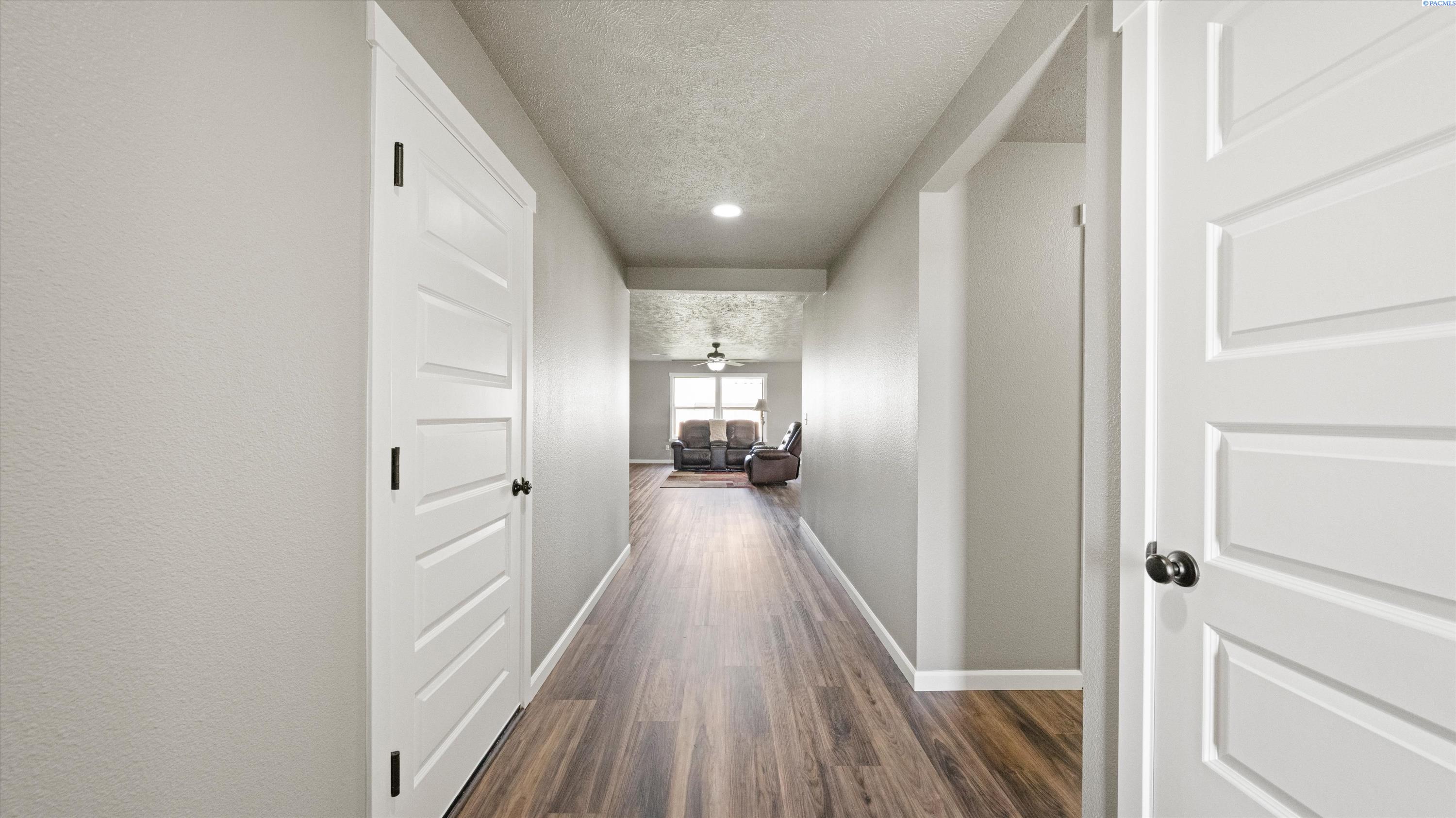 3805 Charleston Ln, Pasco, WA 99301