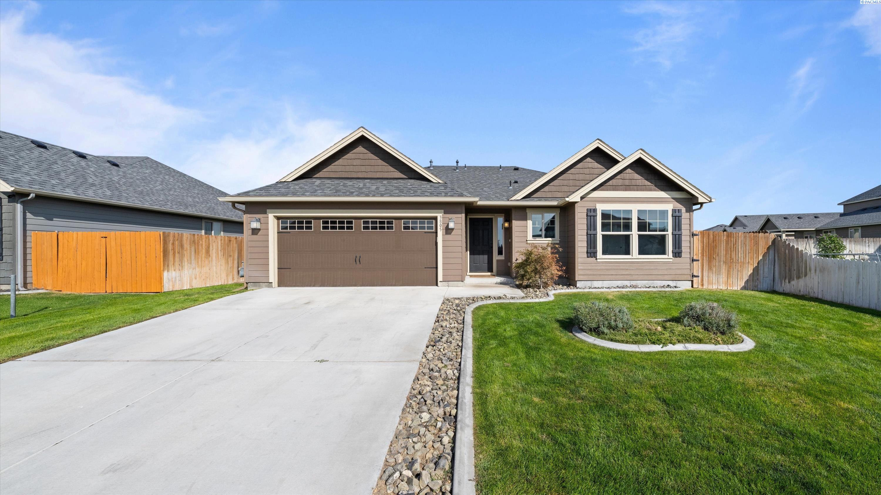 3805 Charleston Ln, Pasco, WA 99301
