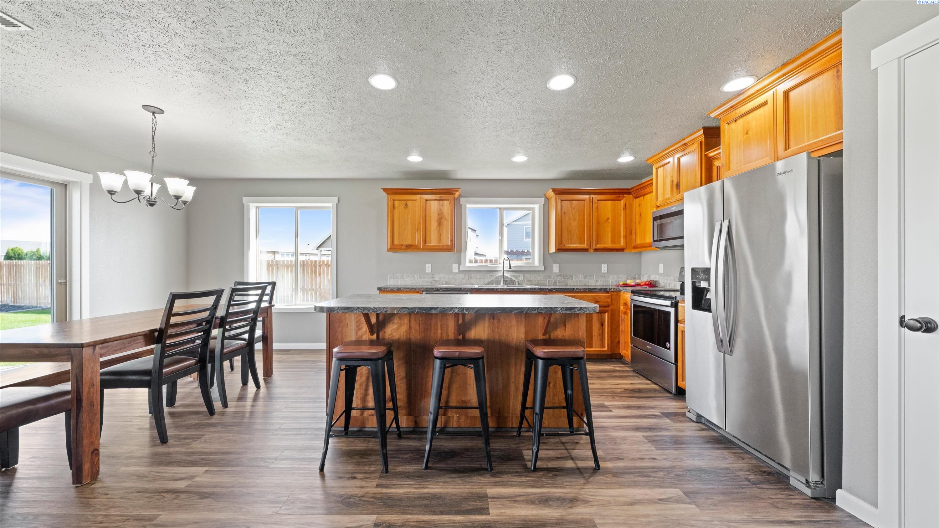 3805 Charleston Ln, Pasco, WA 99301