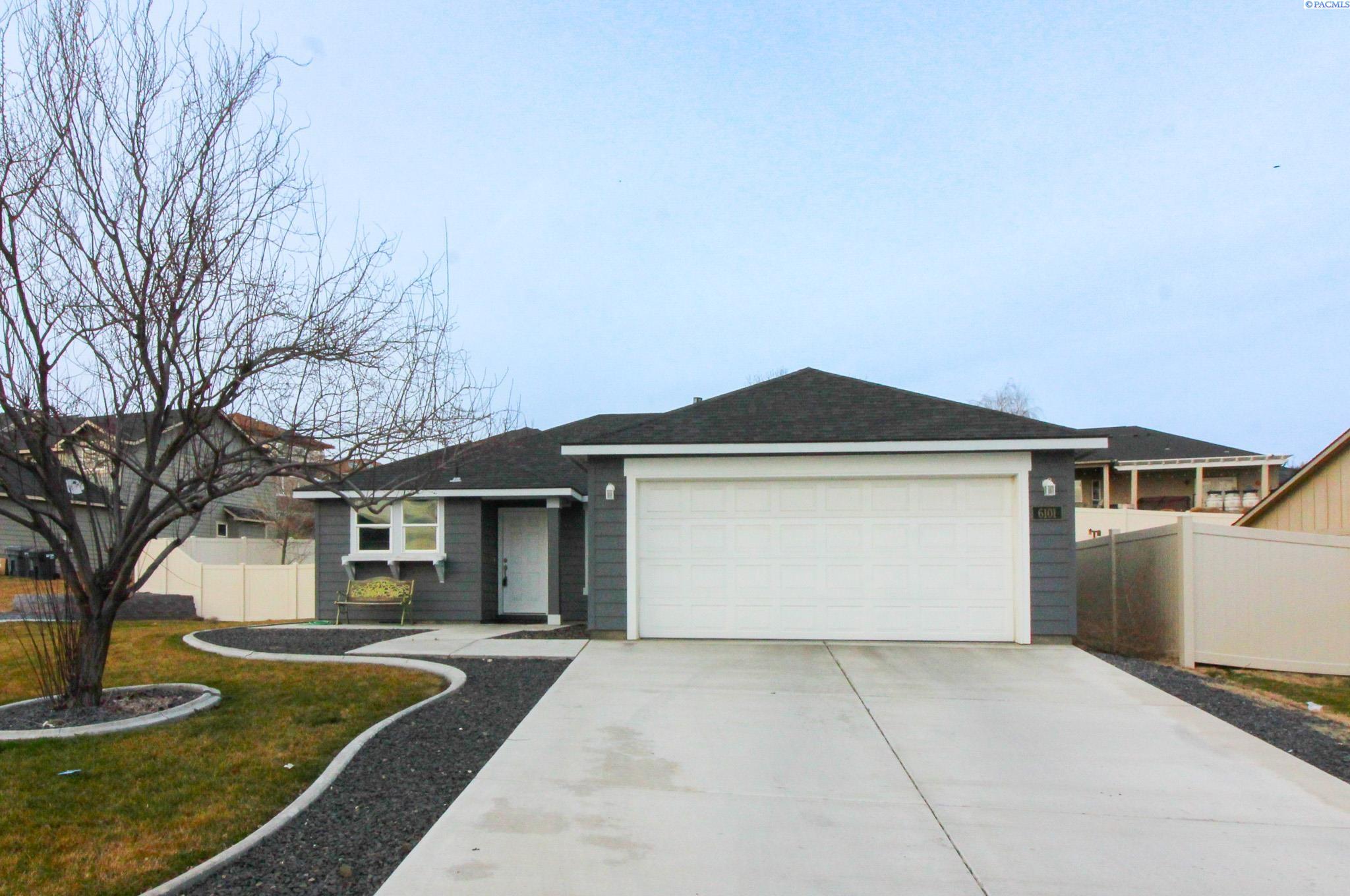 6101 Turf Paradise Dr, Pasco, WA 99301-6039
