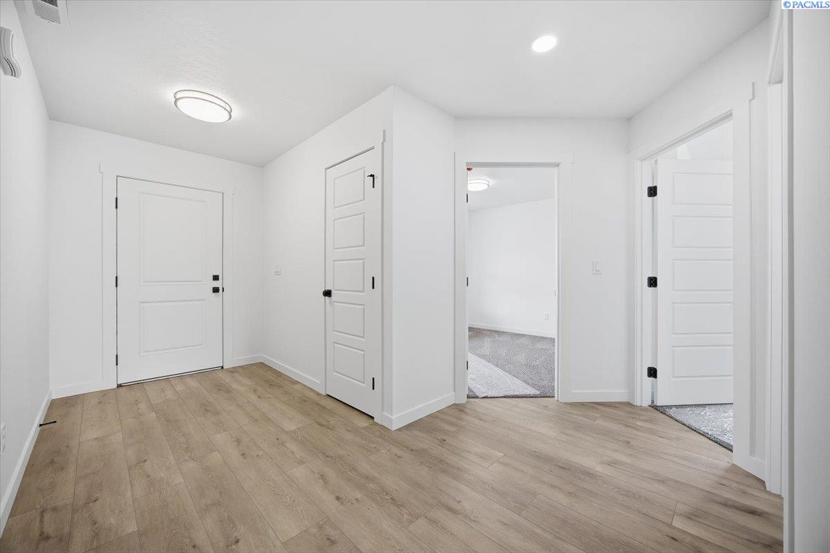 10058 S Clodfelter Rd, Kennewick, WA 99338