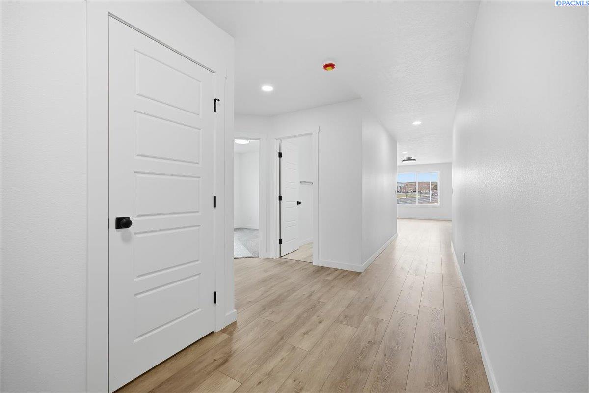 10052 S Clodfelter Rd, Kennewick, WA 99338