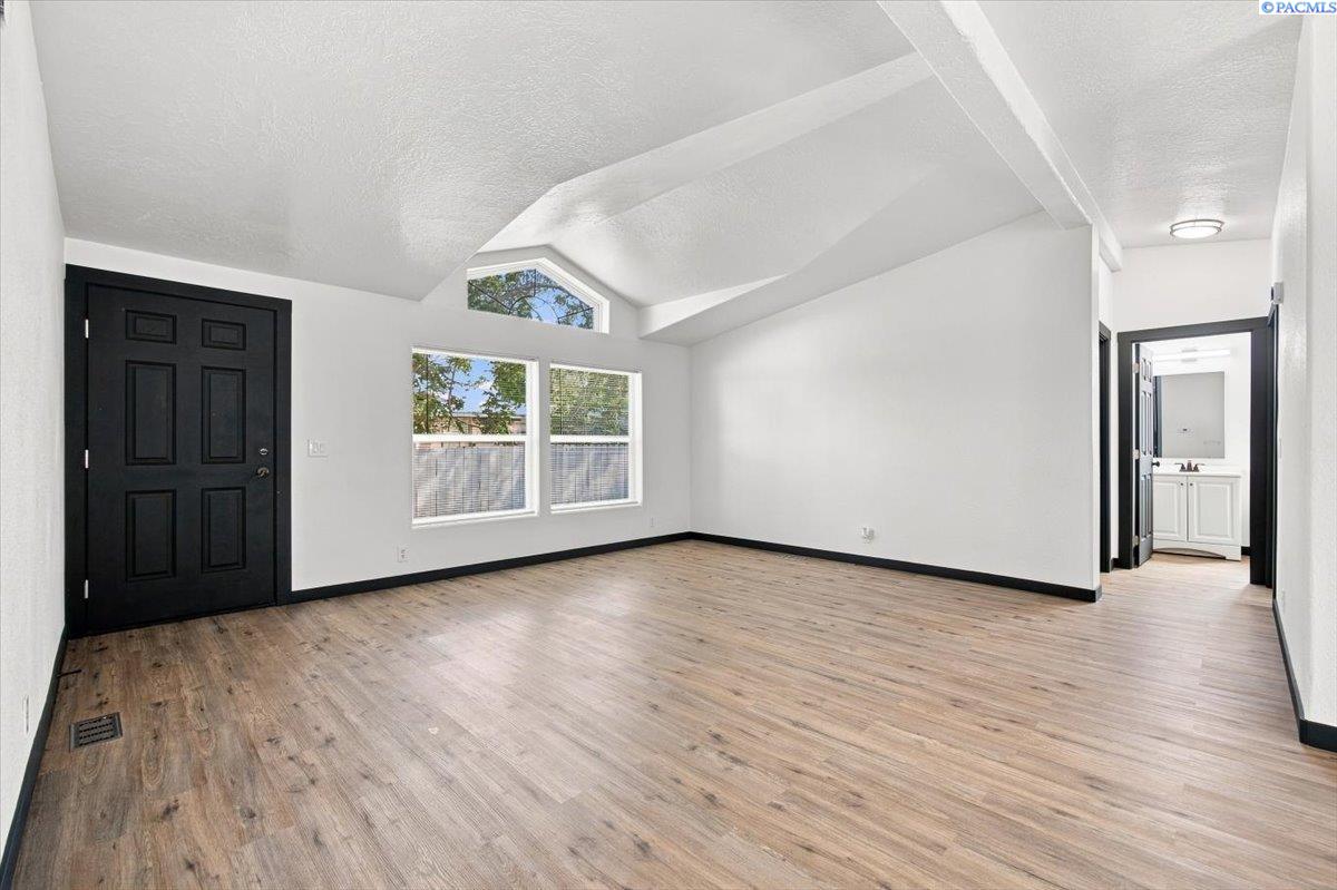 2906 W 7th Ave #32, Kennewick, WA 99337