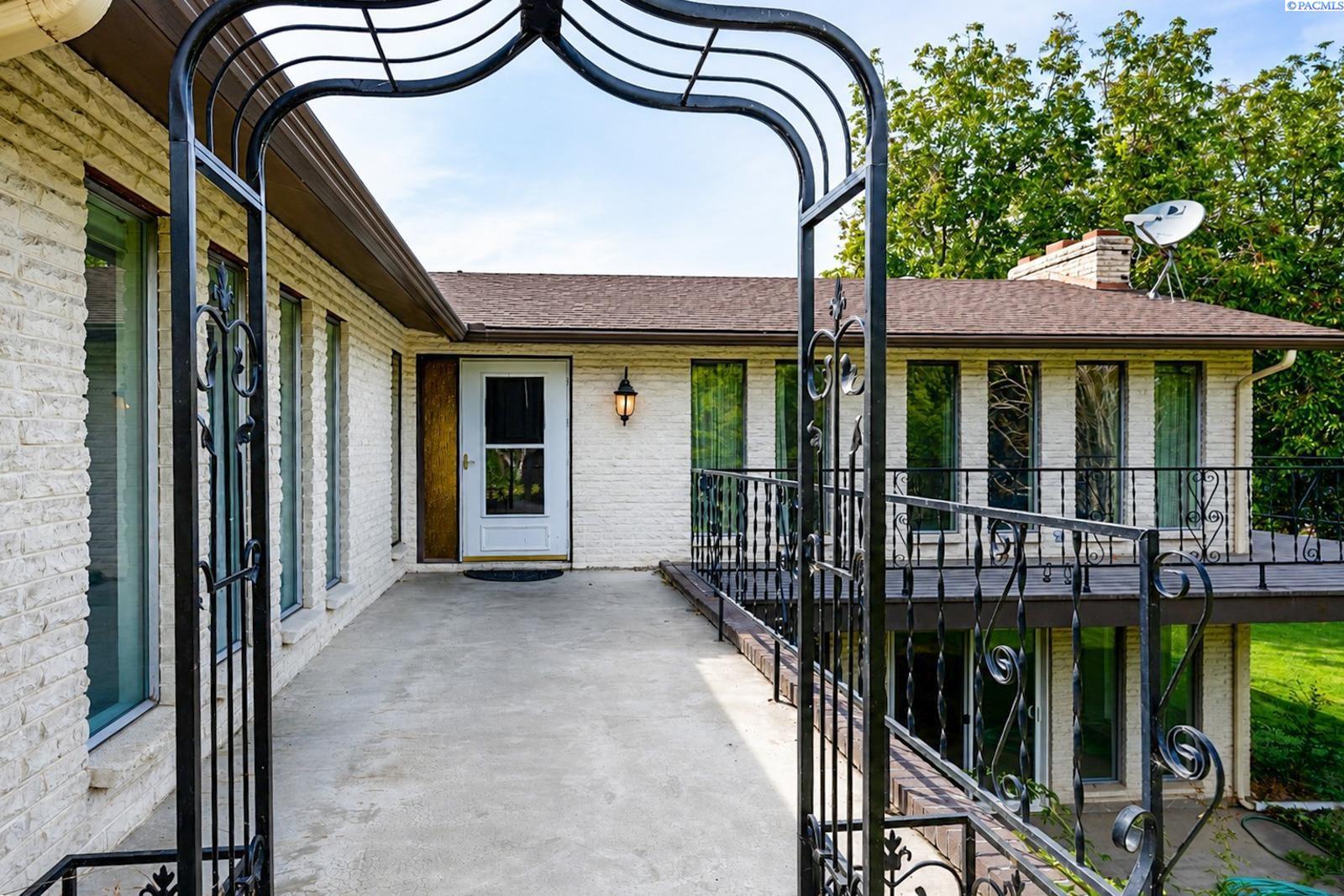 1265 Gage Blvd, Richland, WA 99352