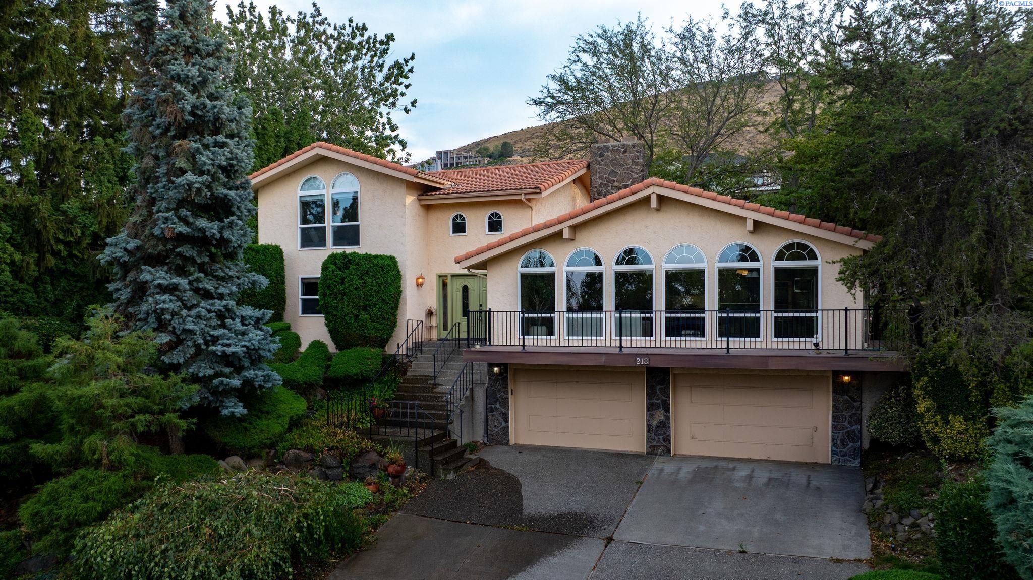 213 Hillview Dr, Richland, WA 99352