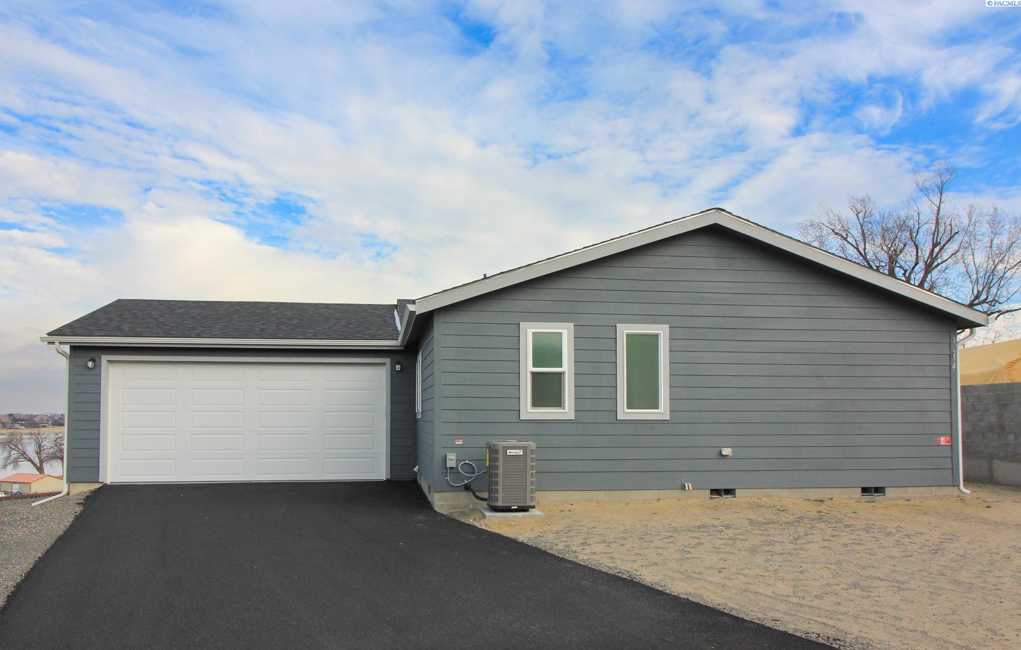 1214 N Morain Loop, Kennewick, WA 99336