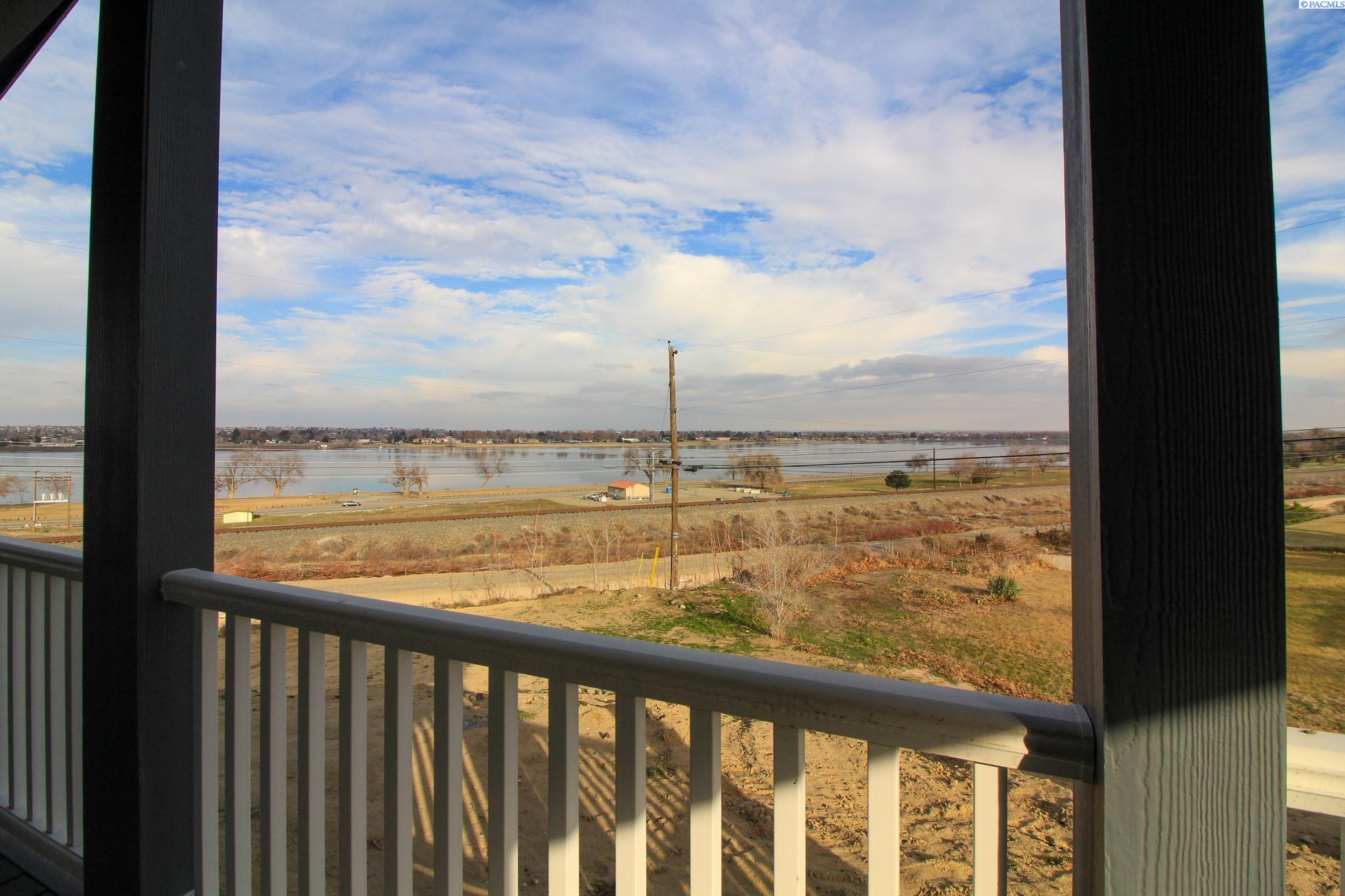 1214 N Morain Loop, Kennewick, WA 99336