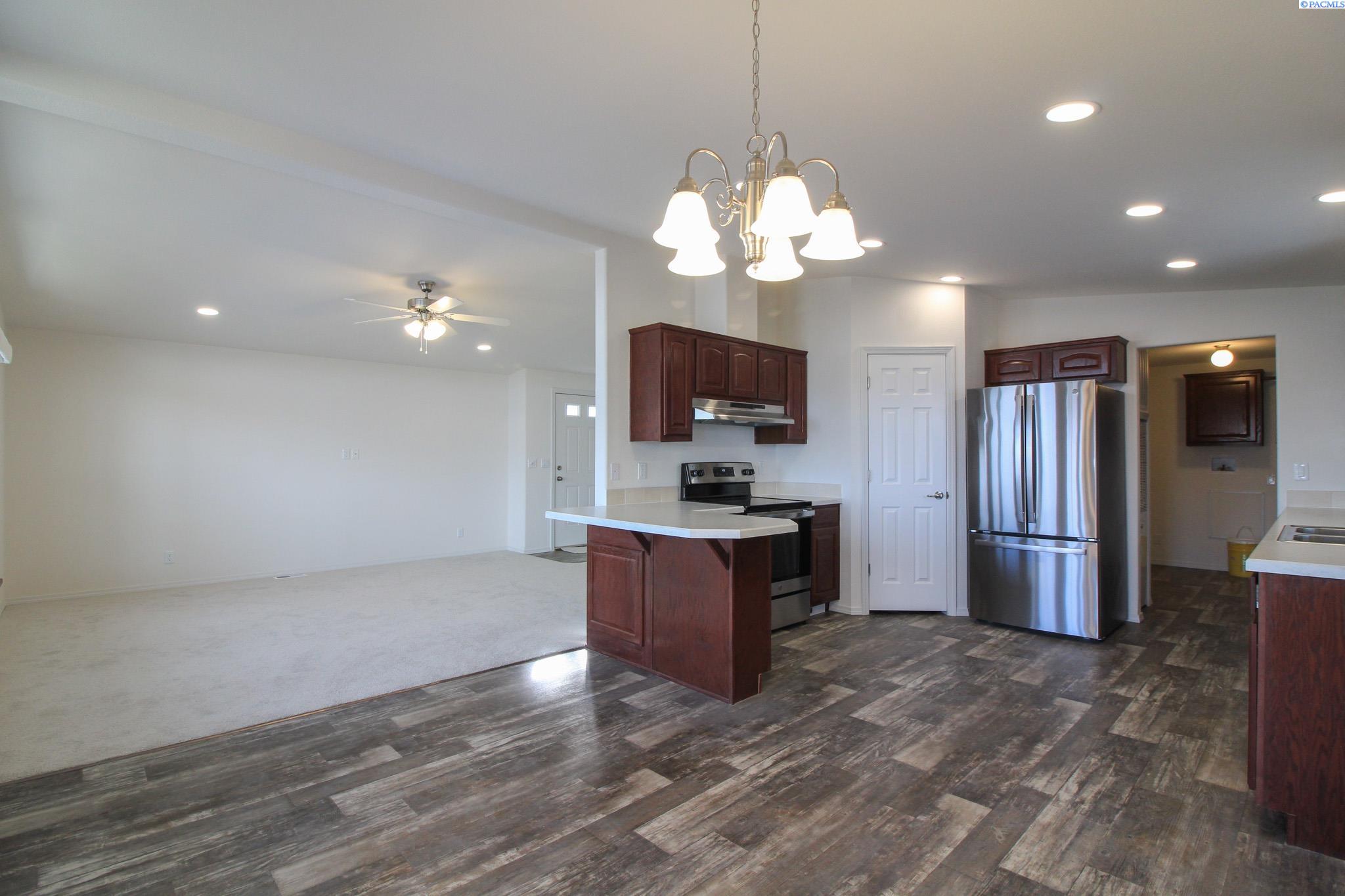 1214 N Morain Loop, Kennewick, WA 99336