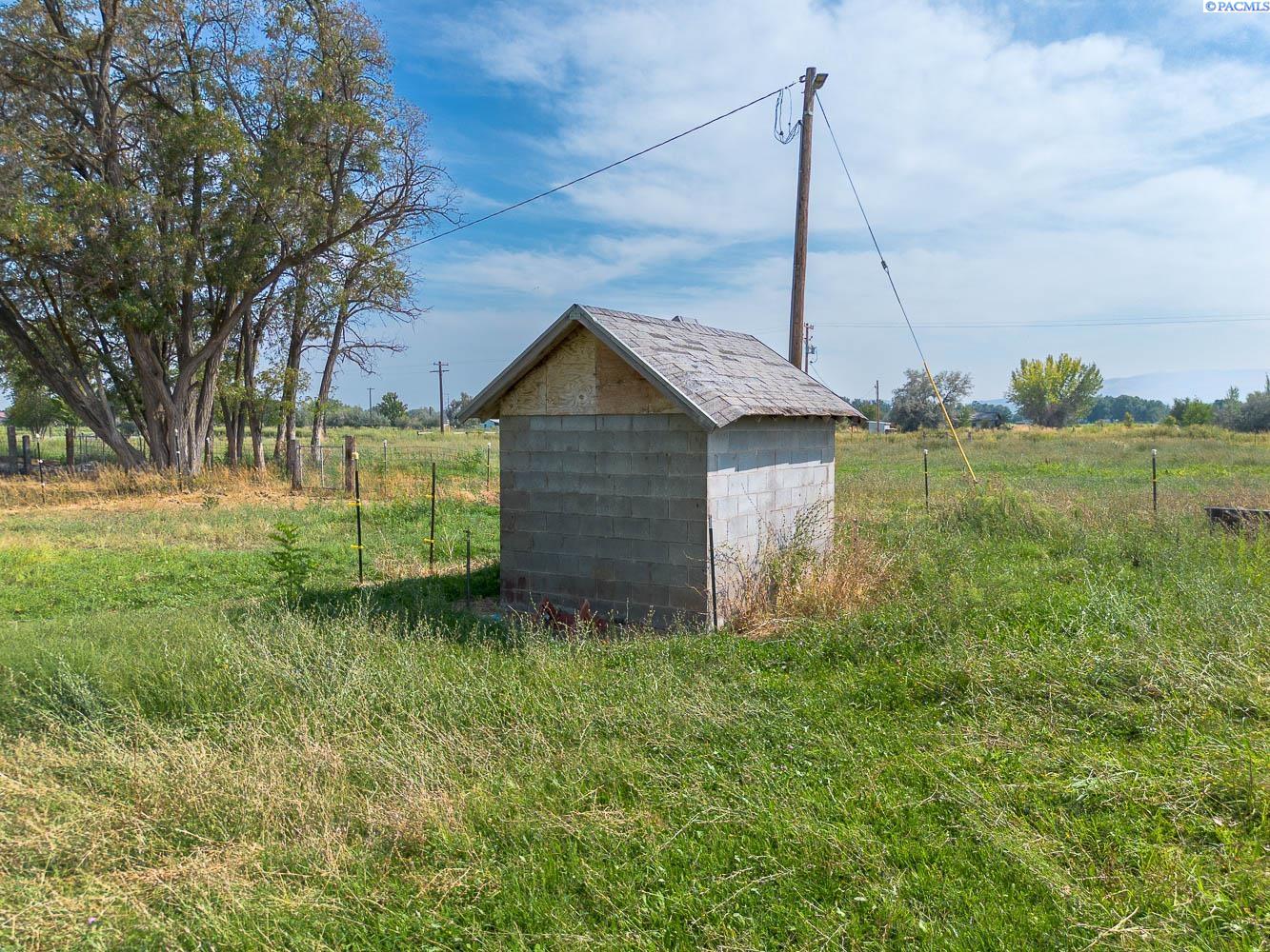 1915 Jones Rd, Richland, WA 99354