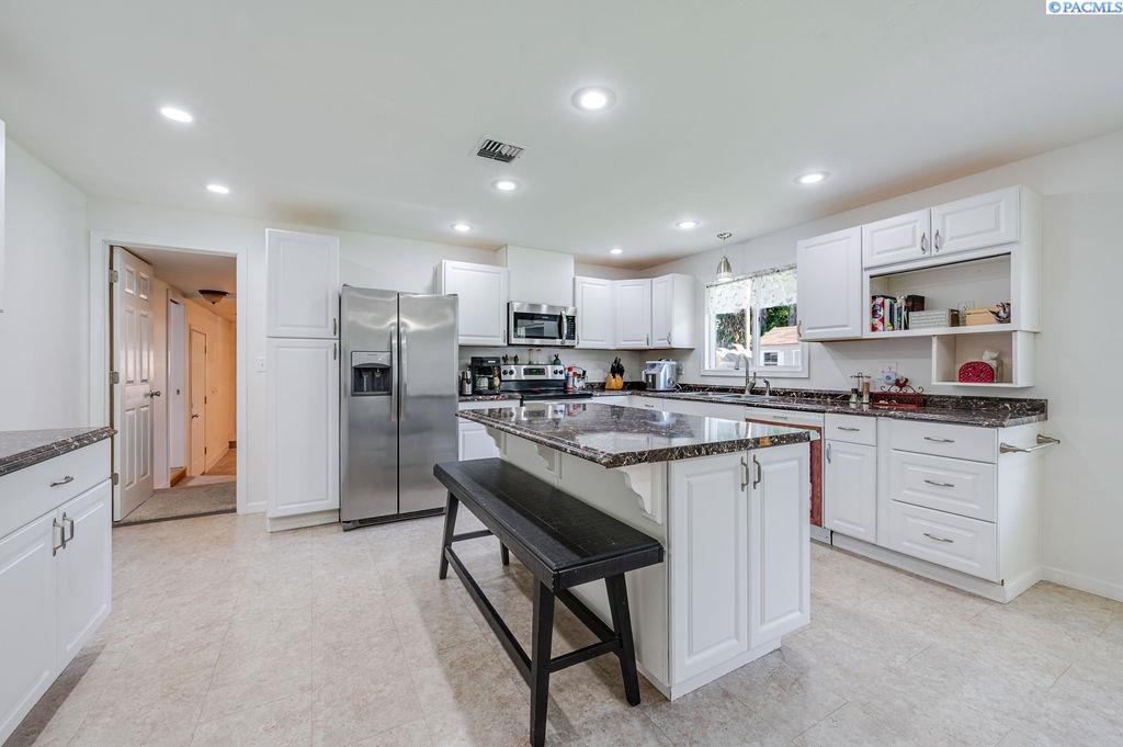 7023 W Victoria Ave, Kennewick, WA 99336