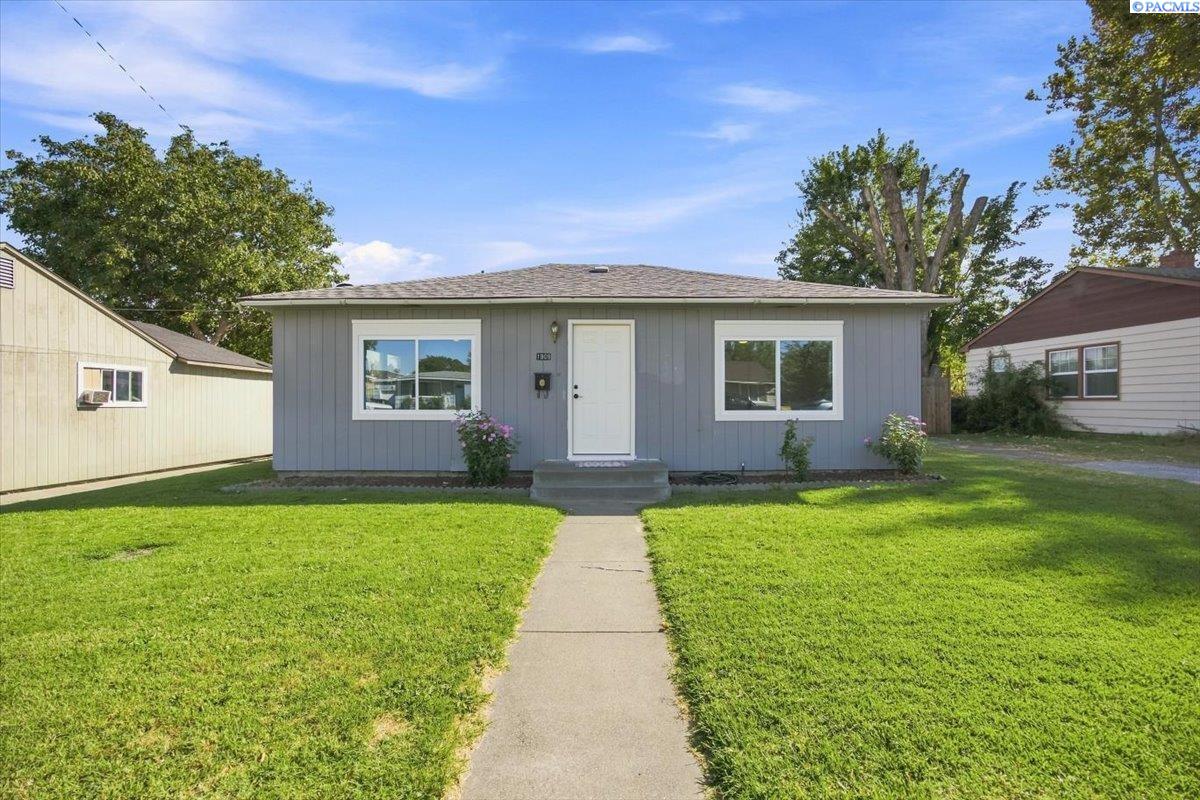 1909 W 3rd Ave, Kennewick, WA 99336