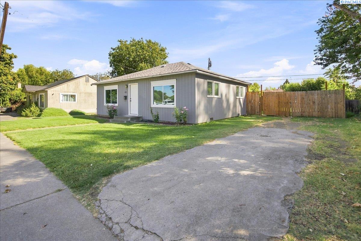 1909 W 3rd Ave, Kennewick, WA 99336