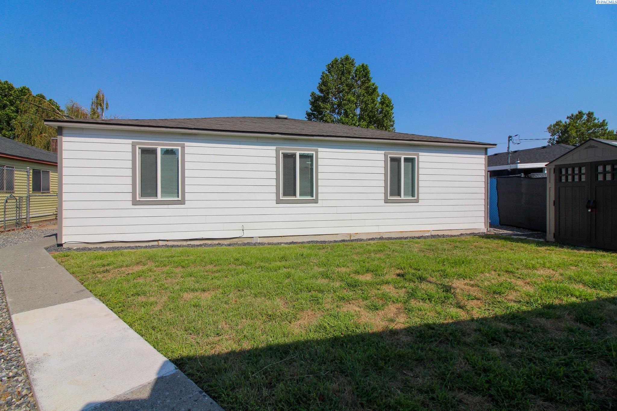 308 N 12th Ave, Pasco, WA 99301