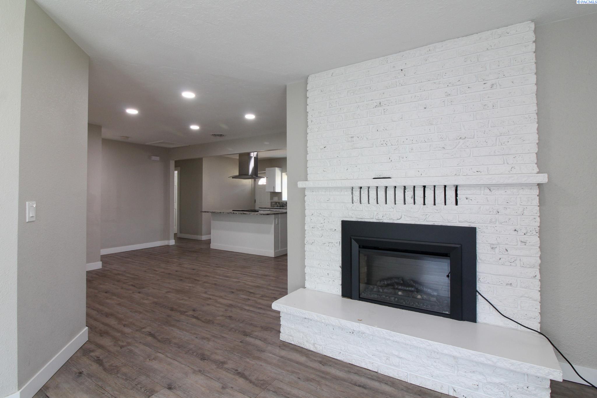 308 N 12th Ave, Pasco, WA 99301