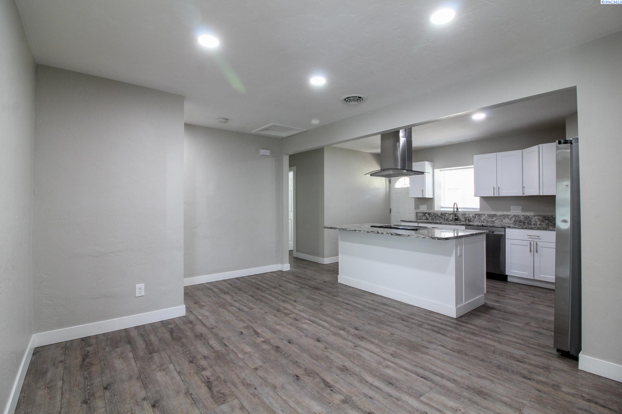 308 N 12th Ave, Pasco, WA 99301