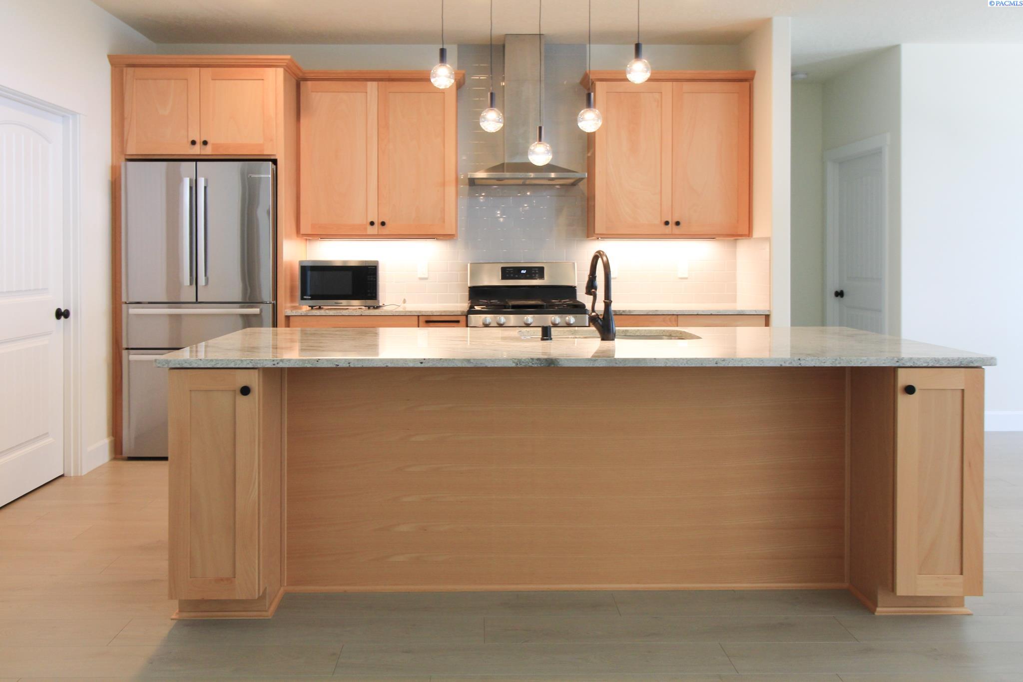 7077 W 29th Ave, Kennewick, WA 99338