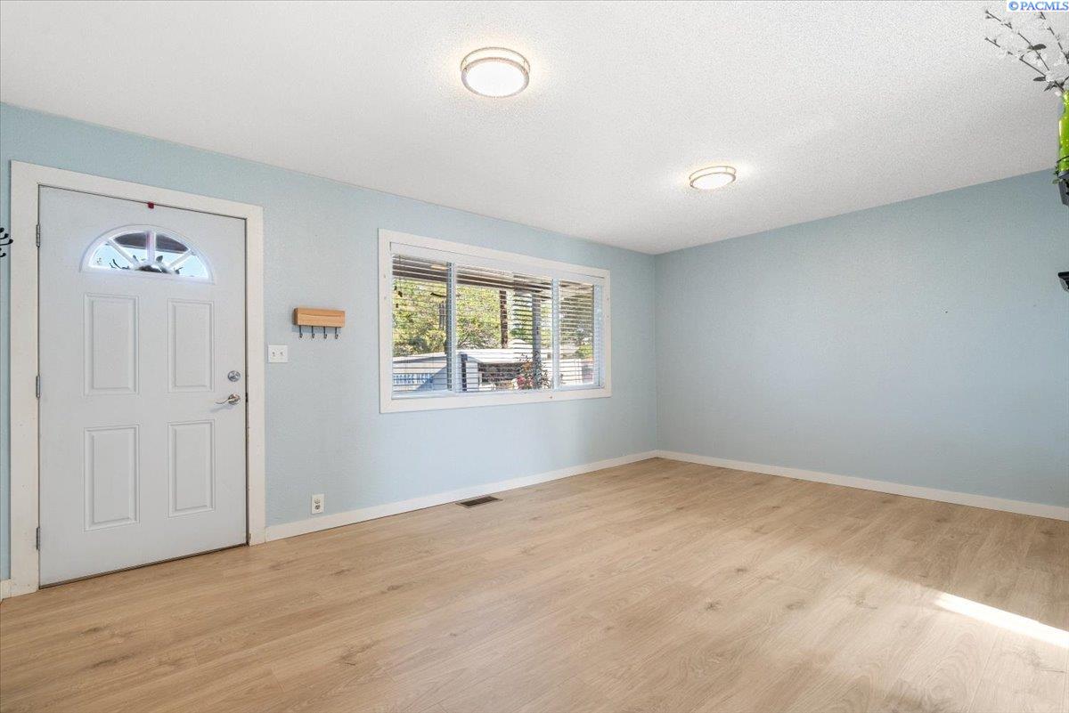 2032 Cascade Ave, Richland, WA 99354