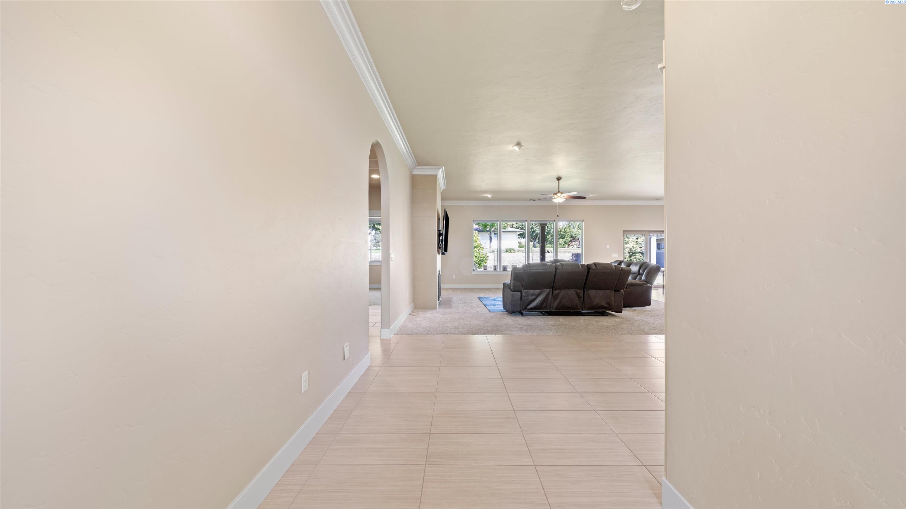 7115 Maxim Ct, Pasco, WA 99301