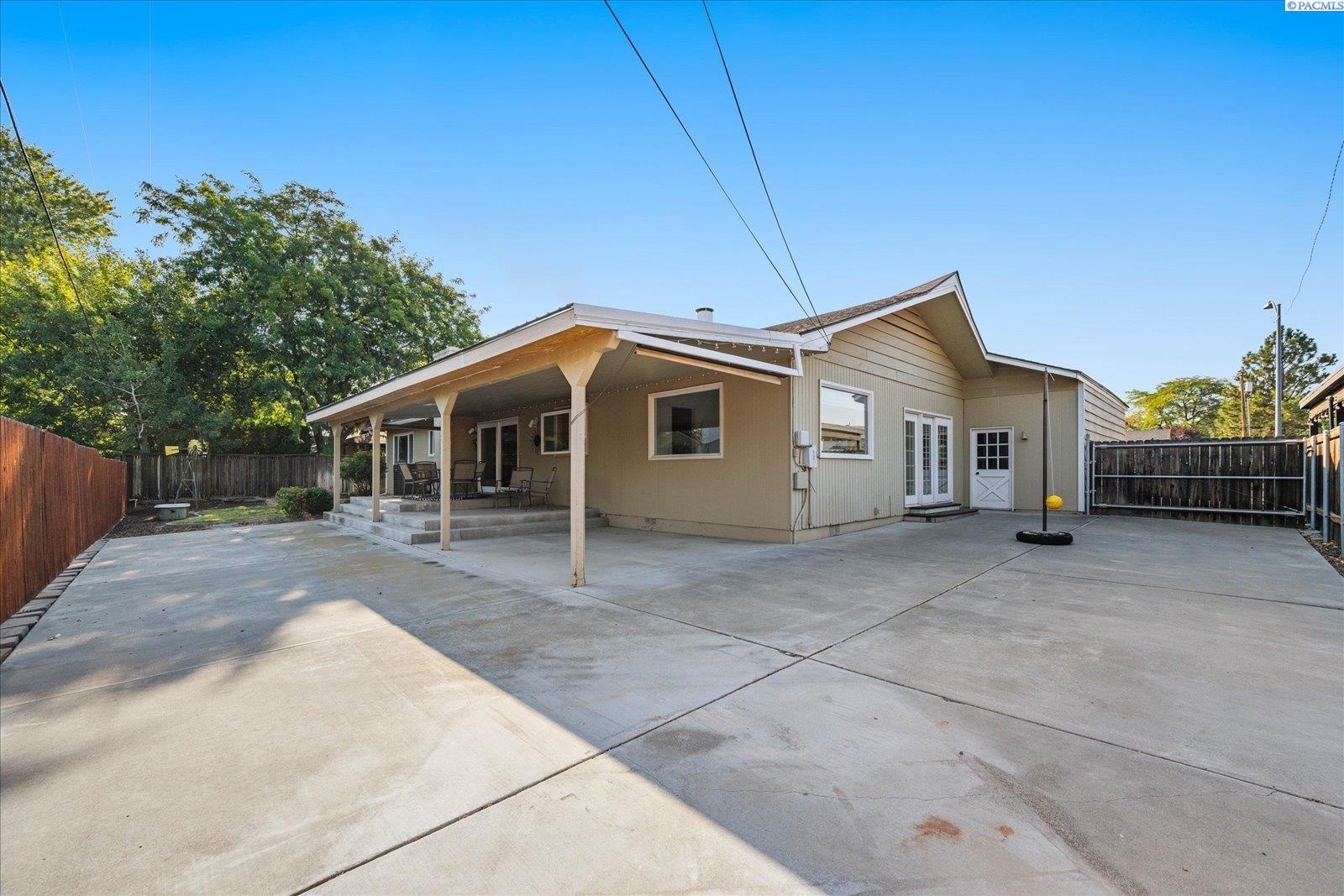 904 W 25th Ave, Kennewick, WA 99337