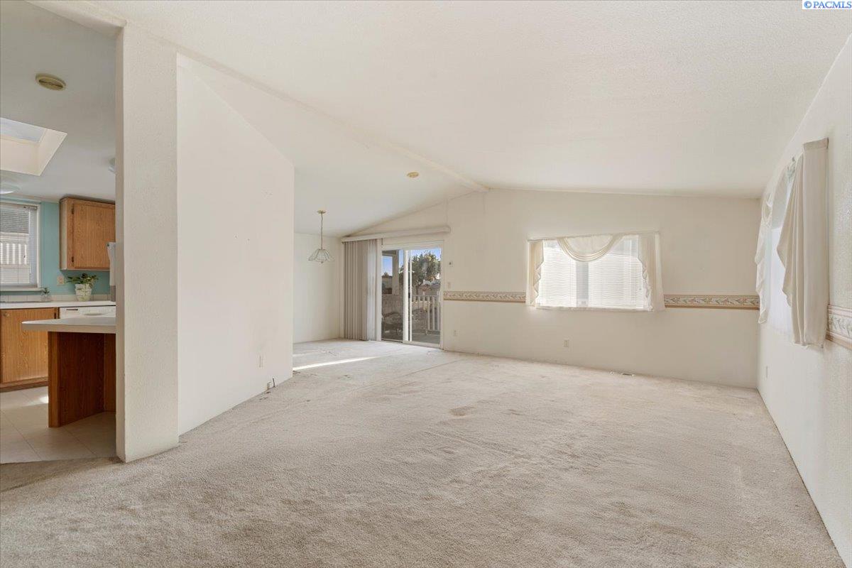 35 Nuclear Ln, Richland, WA 99354