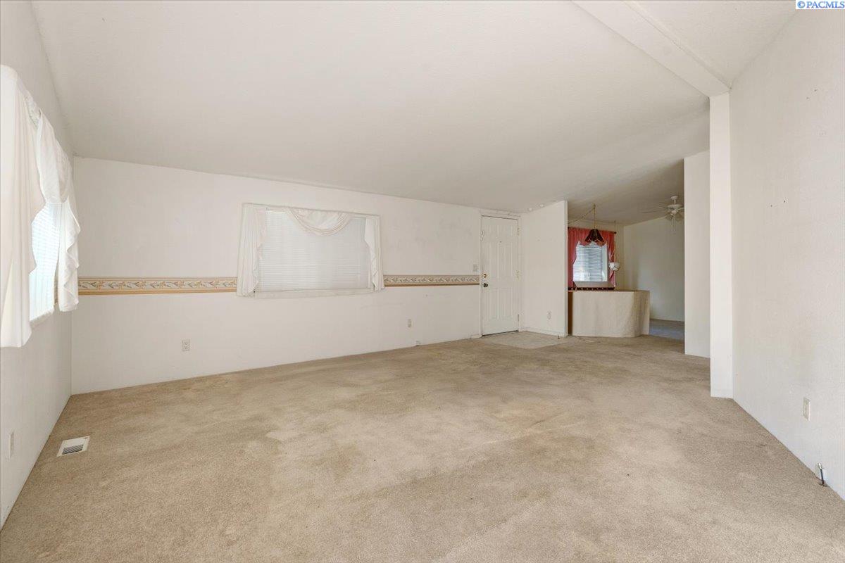 35 Nuclear Ln, Richland, WA 99354