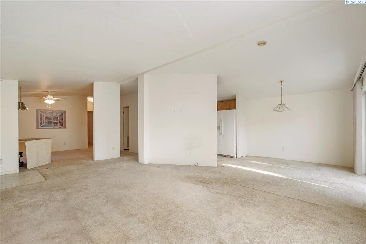 35 Nuclear Ln, Richland, WA 99354