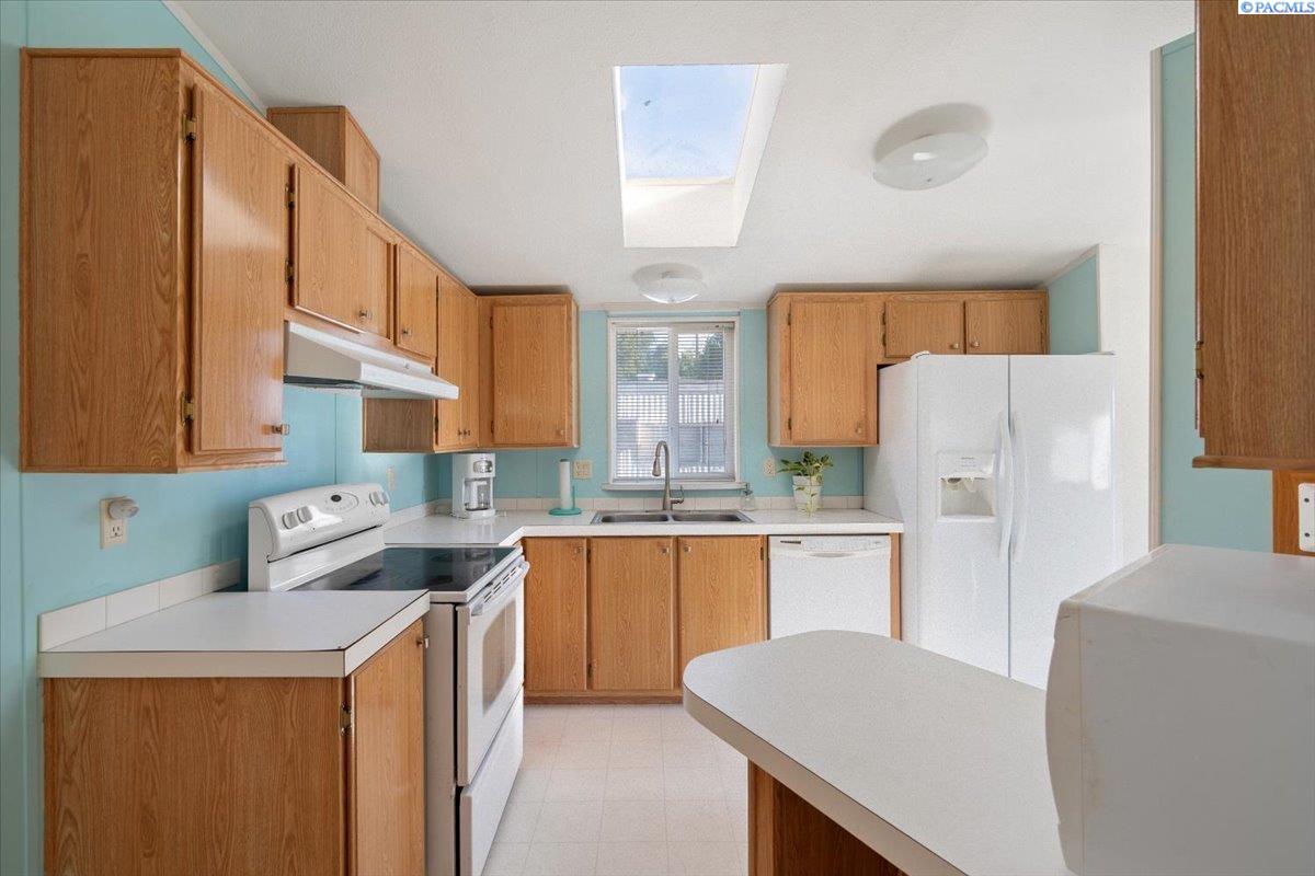 35 Nuclear Ln, Richland, WA 99354