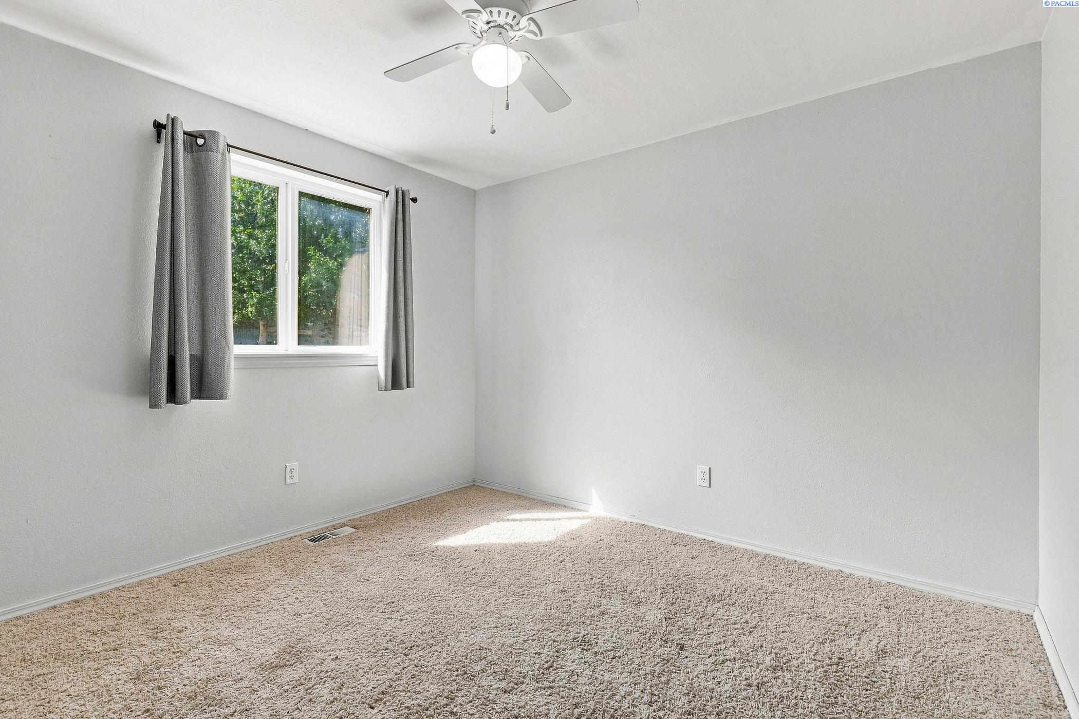 7201 W Fifth Pl, Kennewick, WA 99336