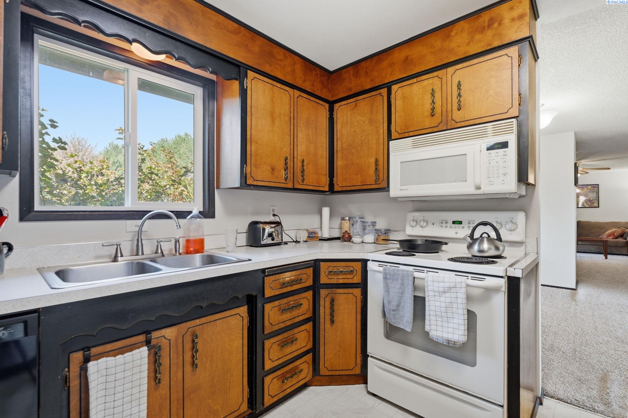 2408 Rd 92, Pasco, WA 99301