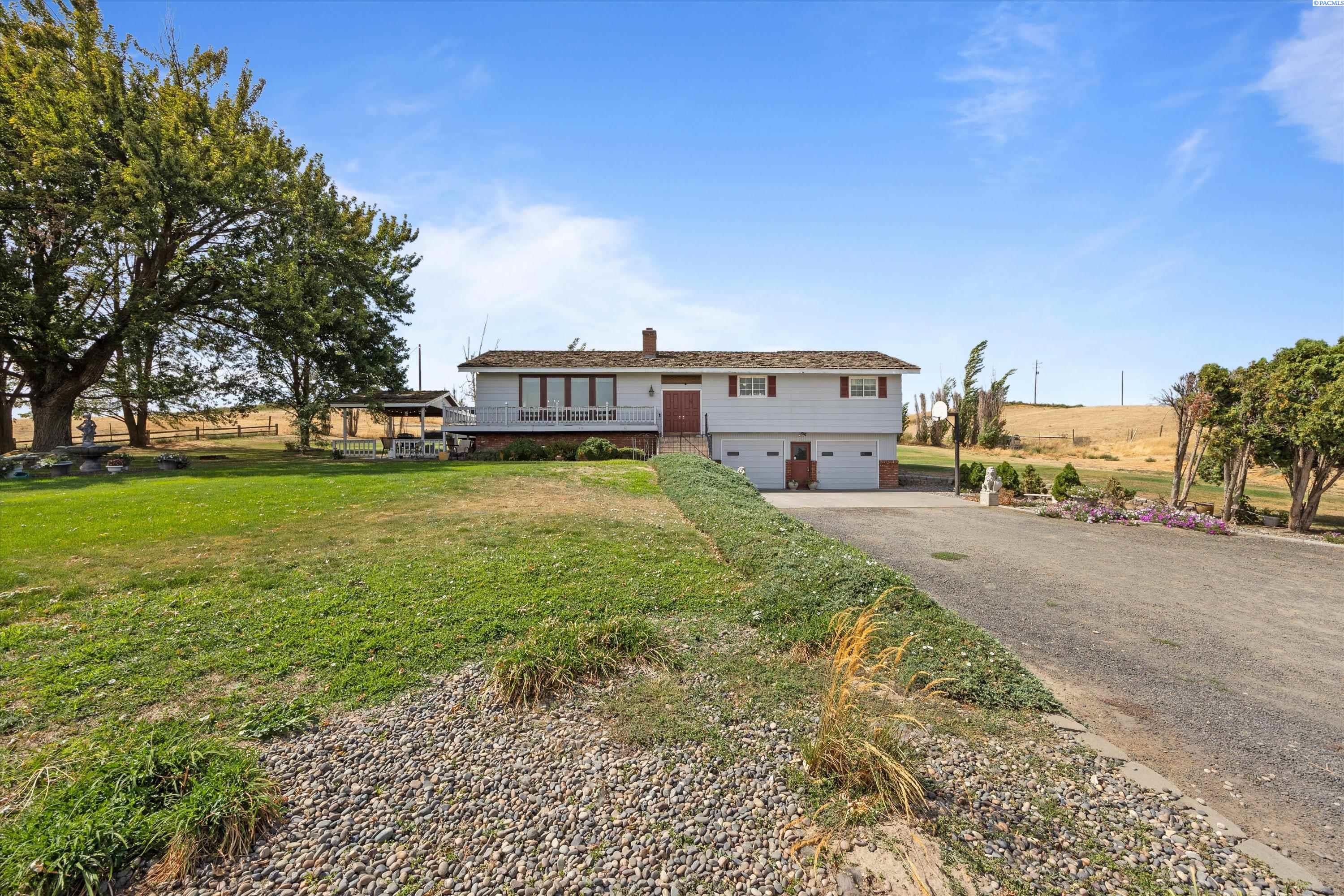 697 Conrad Rd, Touchet, WA 99360-9553