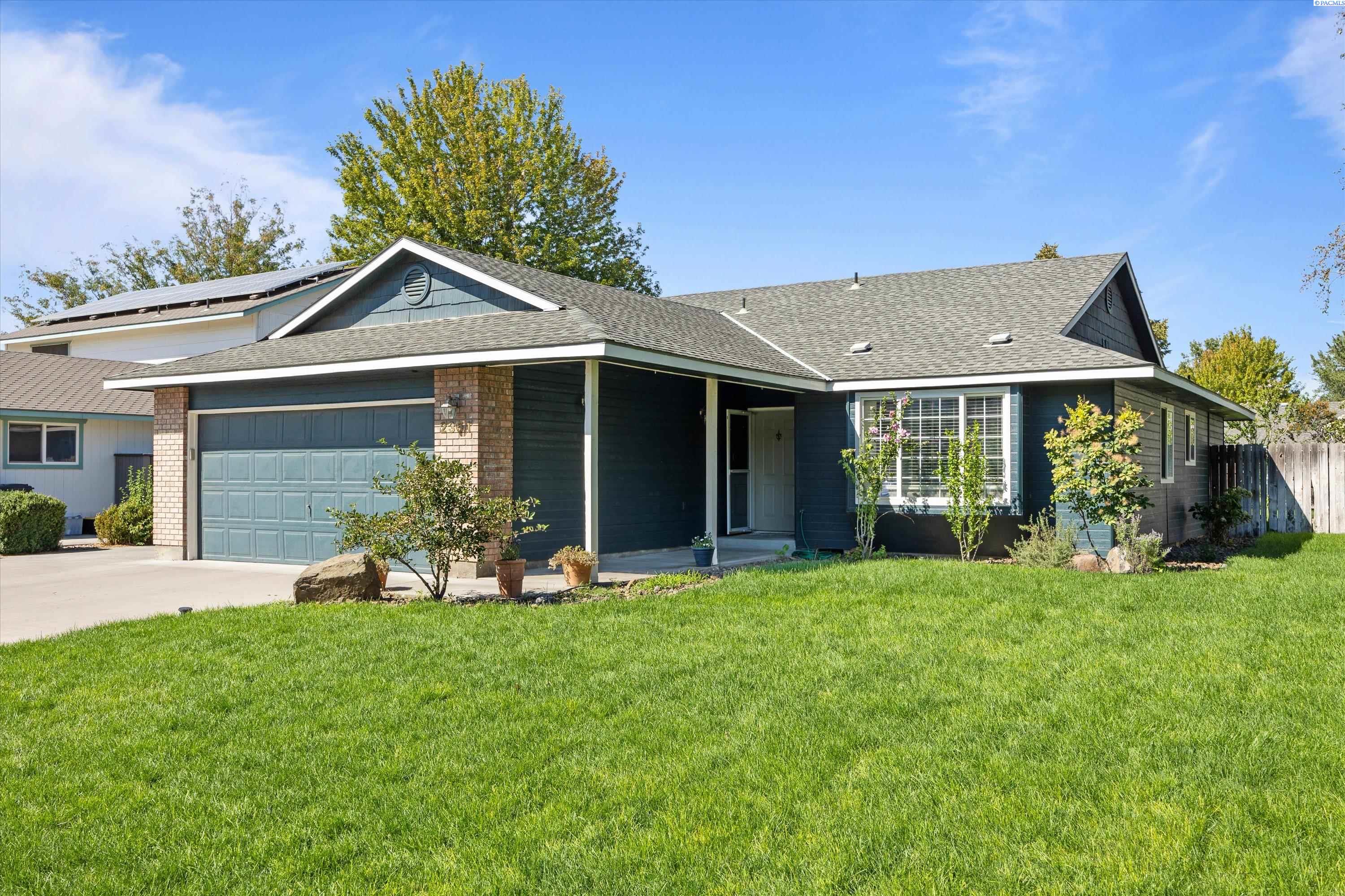 2351 Hummingbird Ln, West Richland, WA 99353