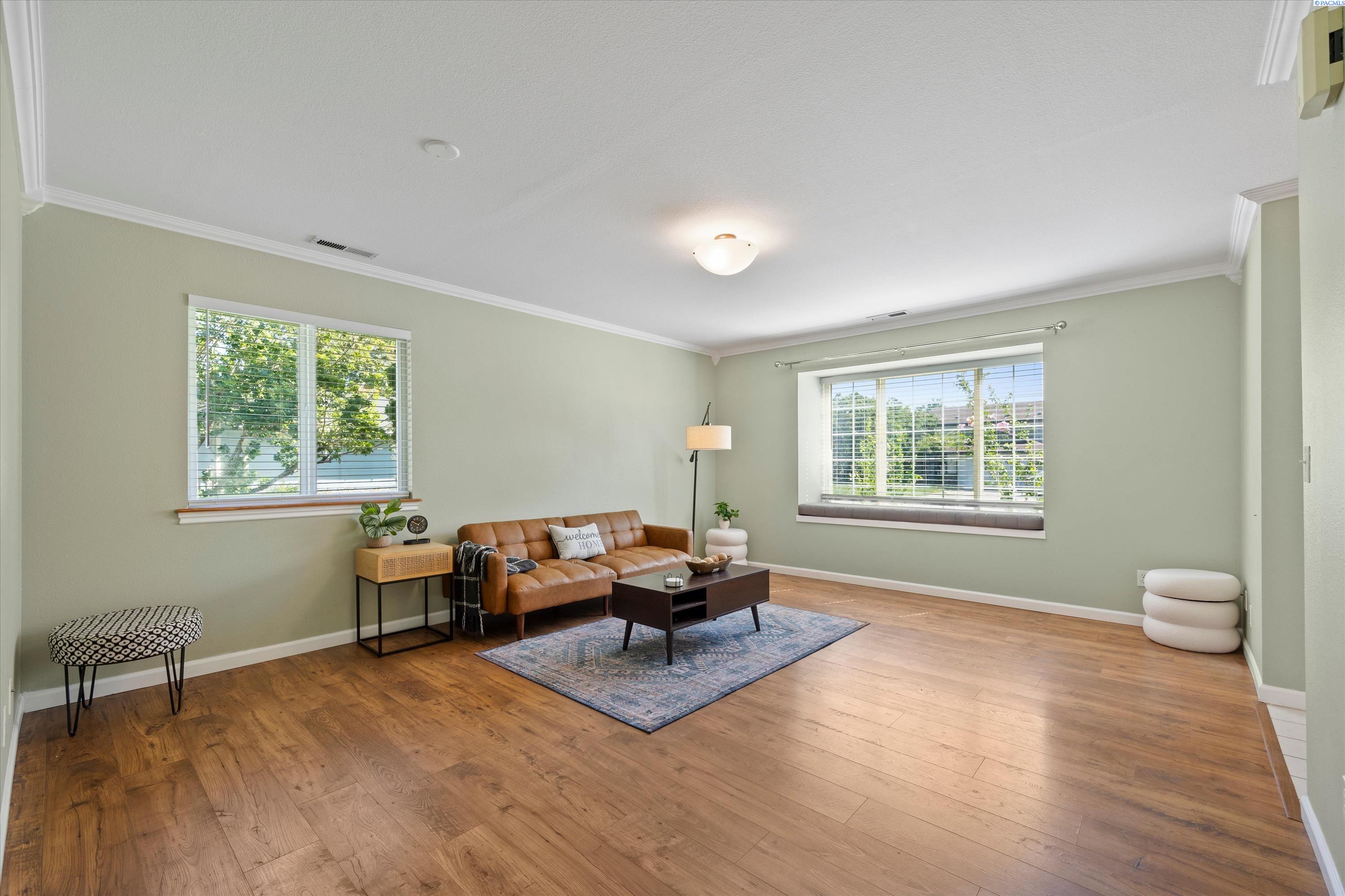 2351 Hummingbird Ln, West Richland, WA 99353