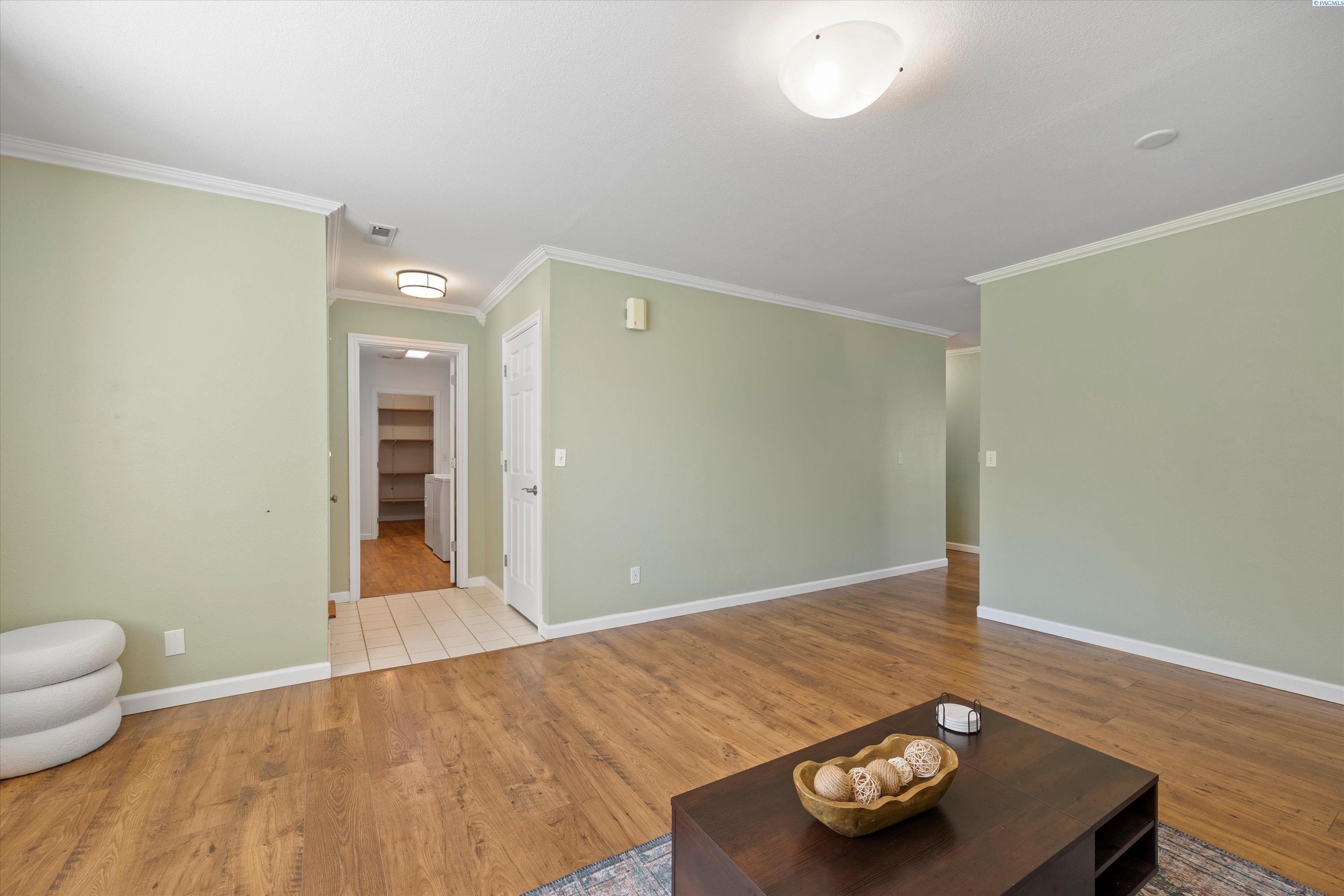 2351 Hummingbird Ln, West Richland, WA 99353
