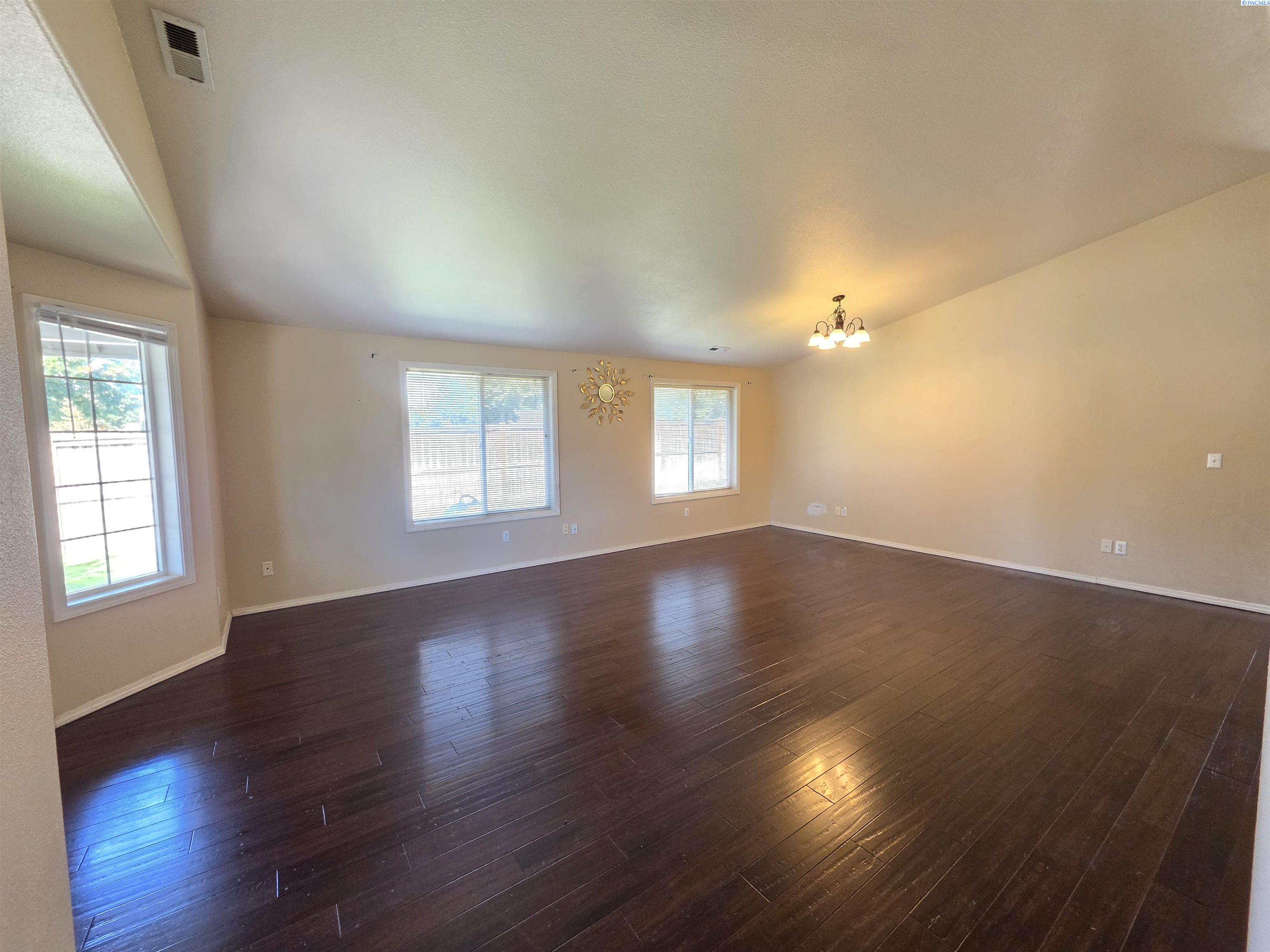 5519 Valdez Ln, Pasco, WA 99301