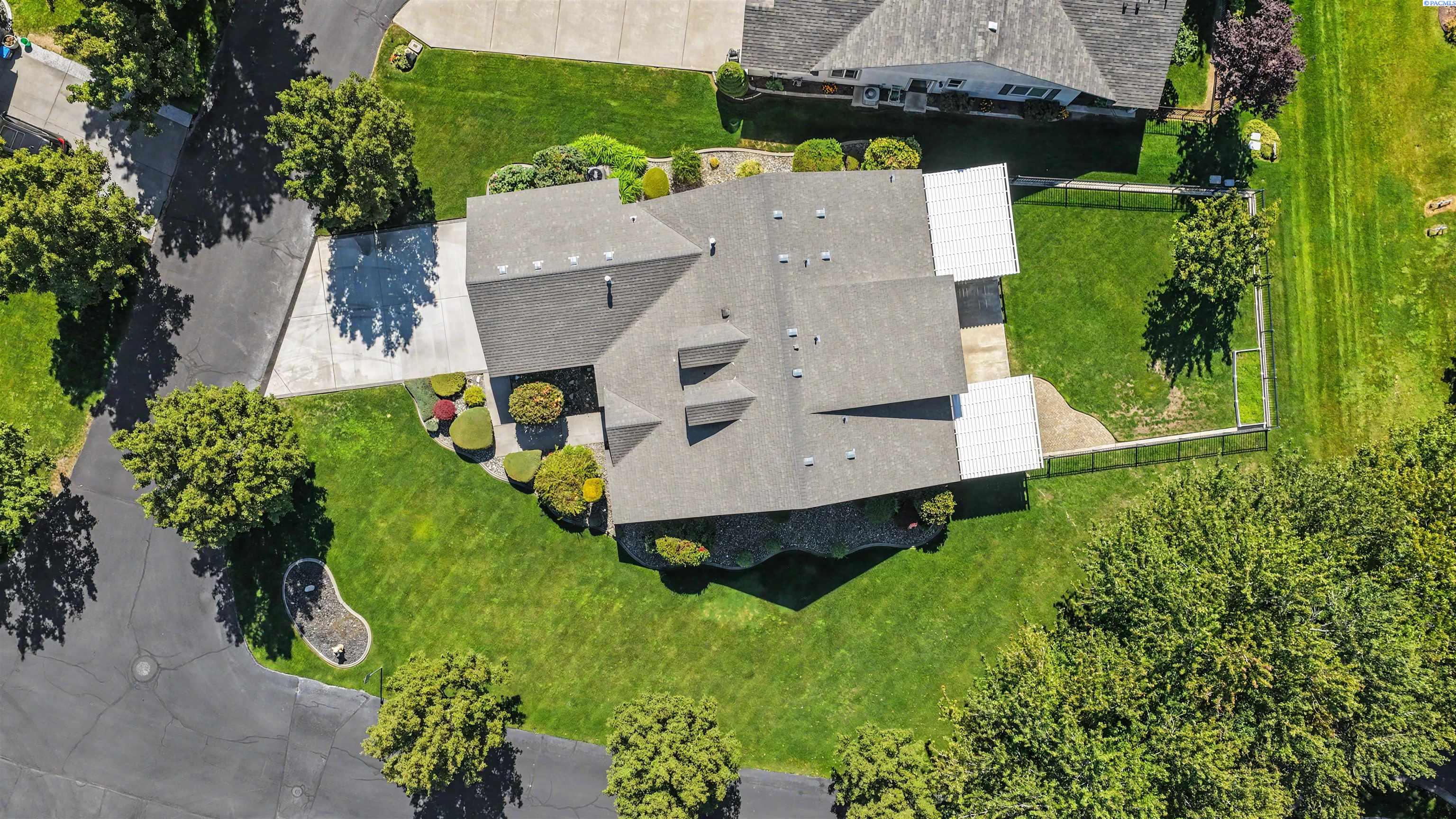 1 Dahlia Ct, Pasco, WA 99301