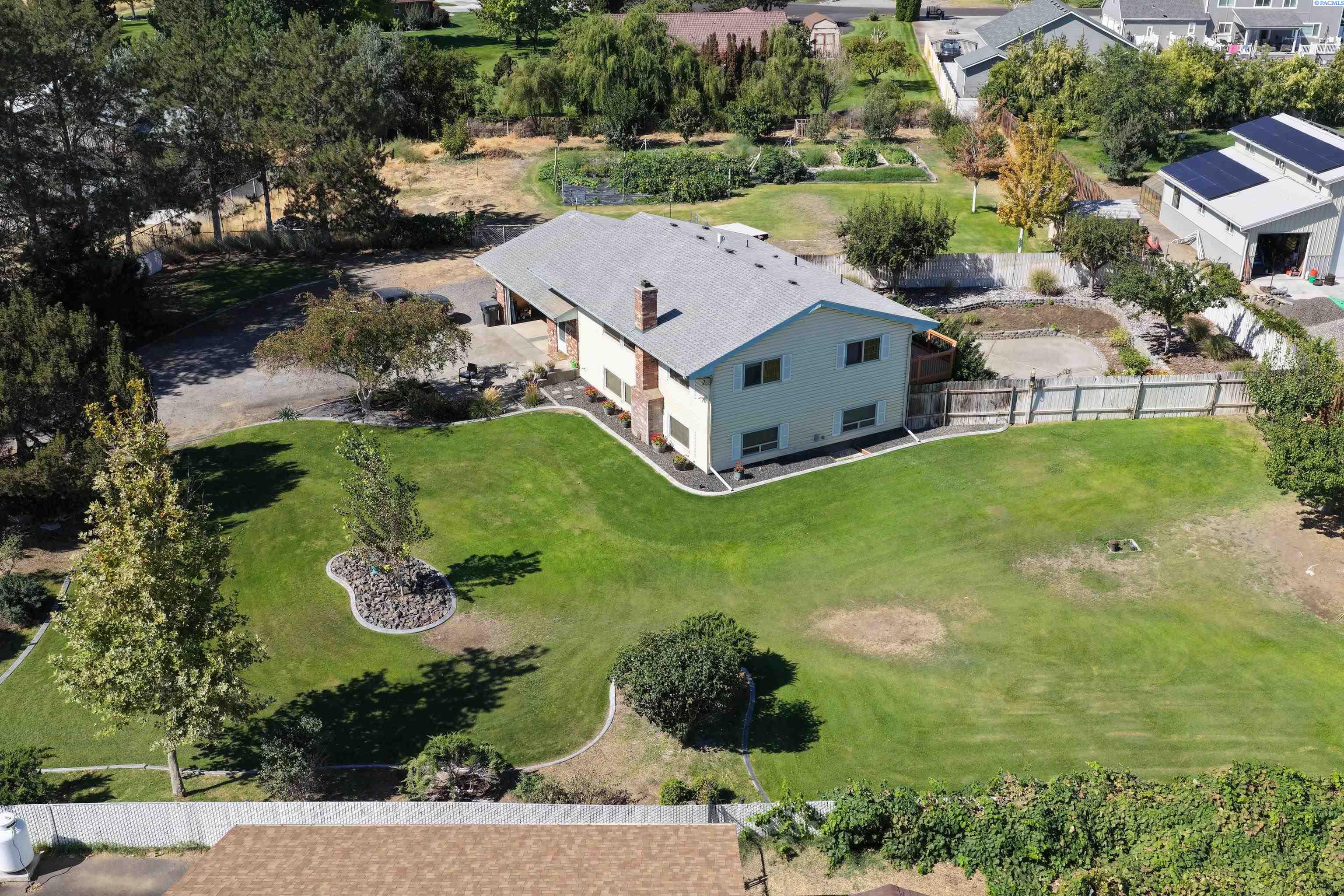 44302 E Alderbrook Ct, West Richland, WA 99353