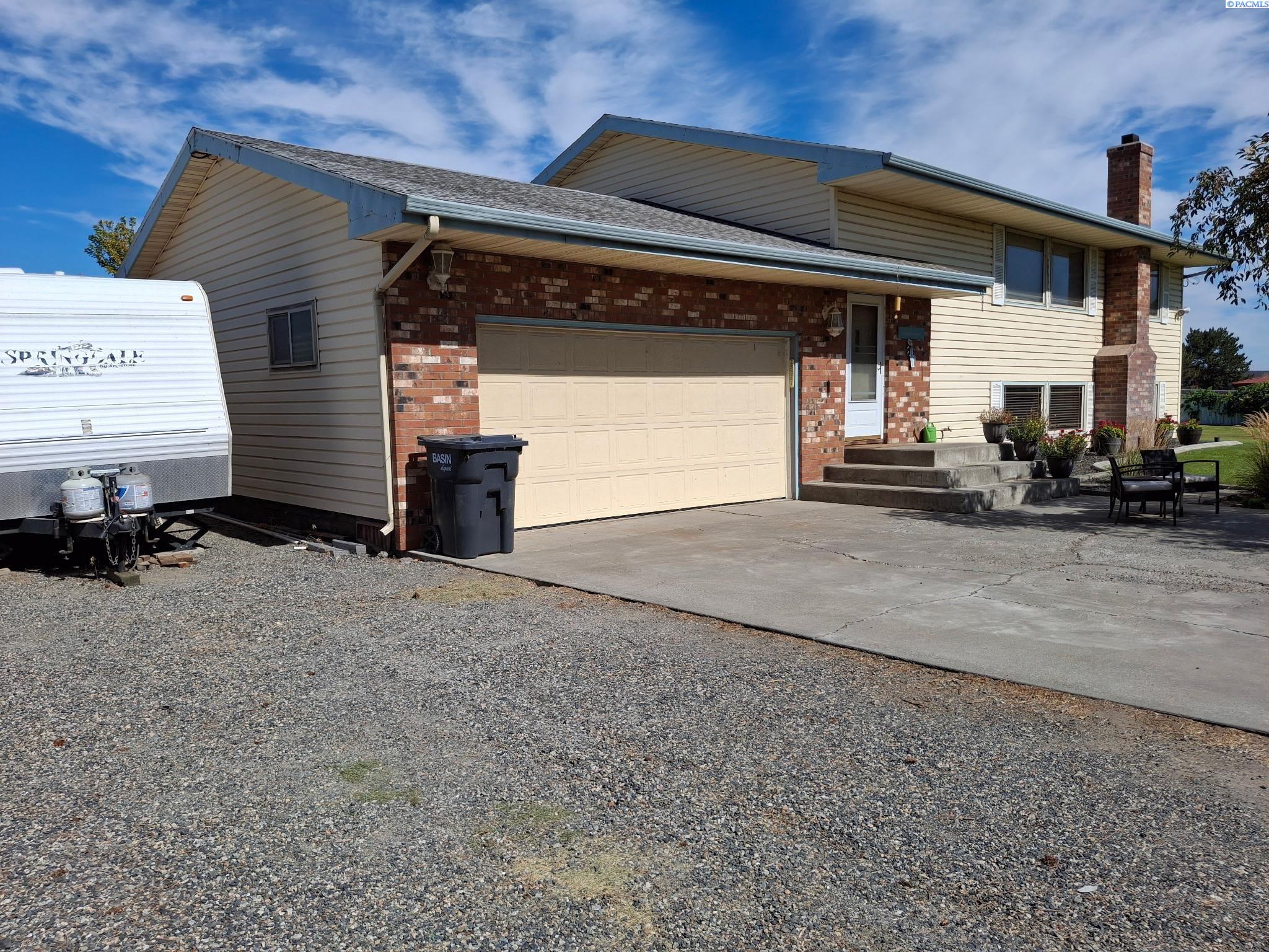 44302 E Alderbrook Ct, West Richland, WA 99353