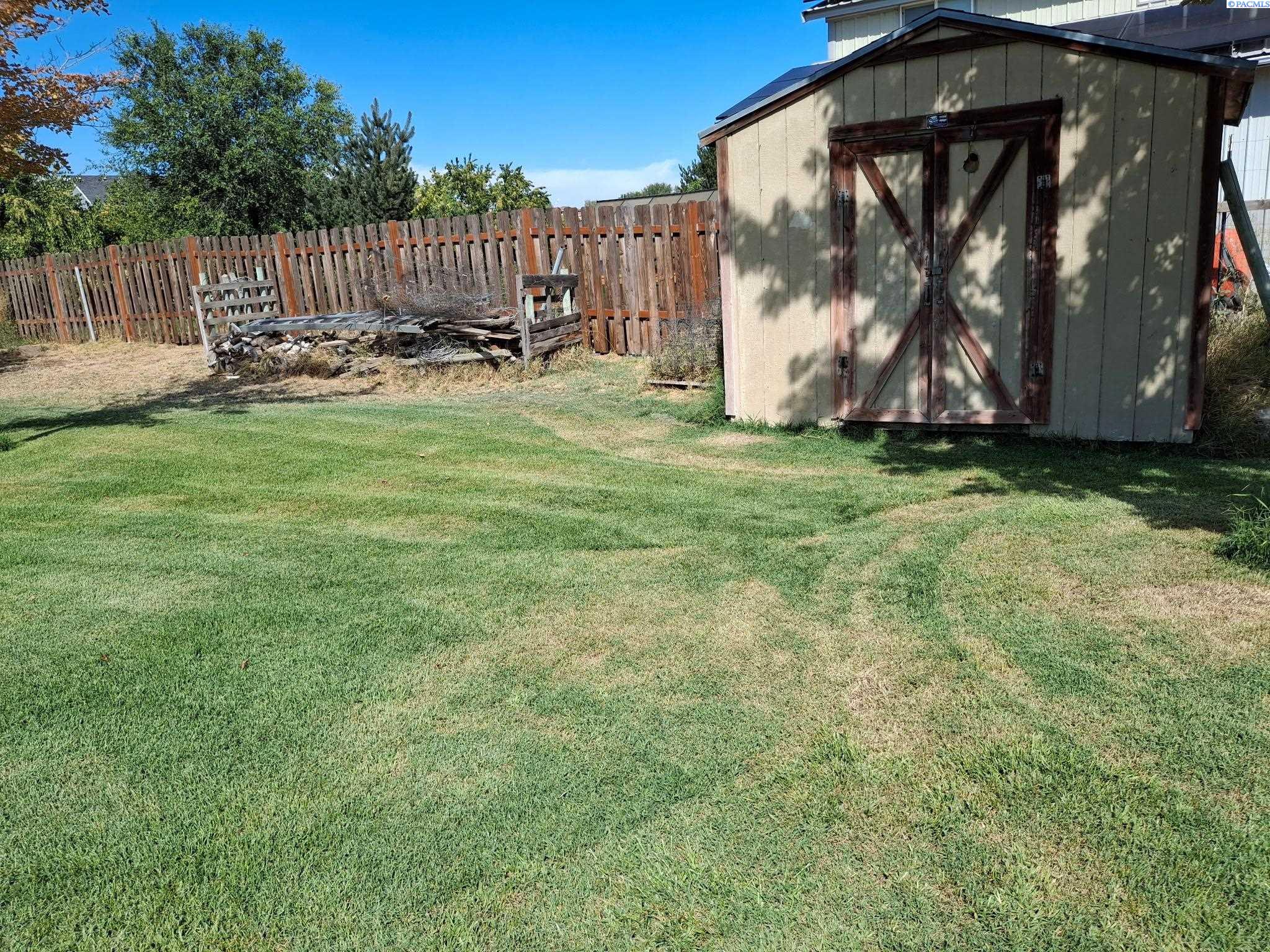 44302 E Alderbrook Ct, West Richland, WA 99353