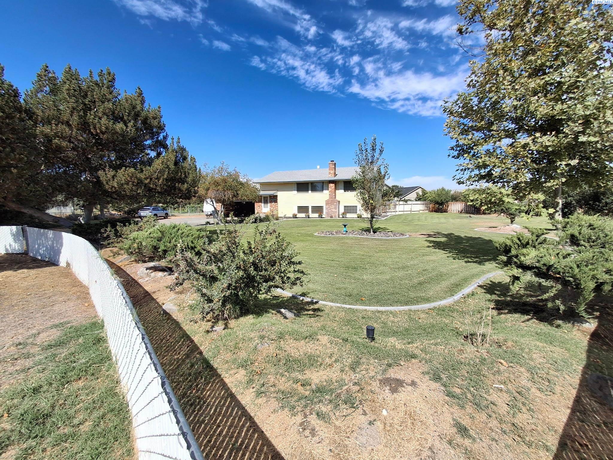44302 E Alderbrook Ct, West Richland, WA 99353