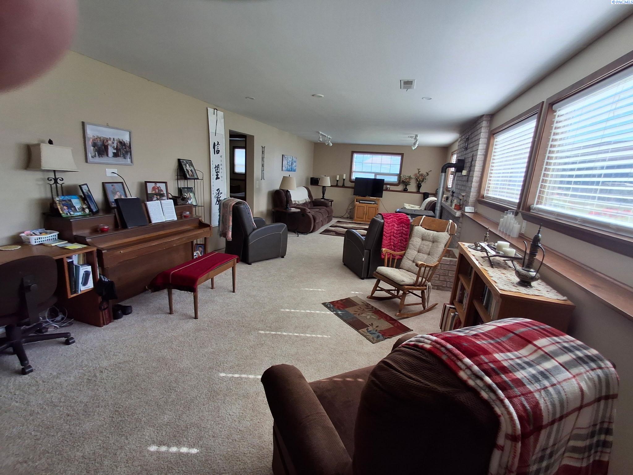 44302 E Alderbrook Ct, West Richland, WA 99353