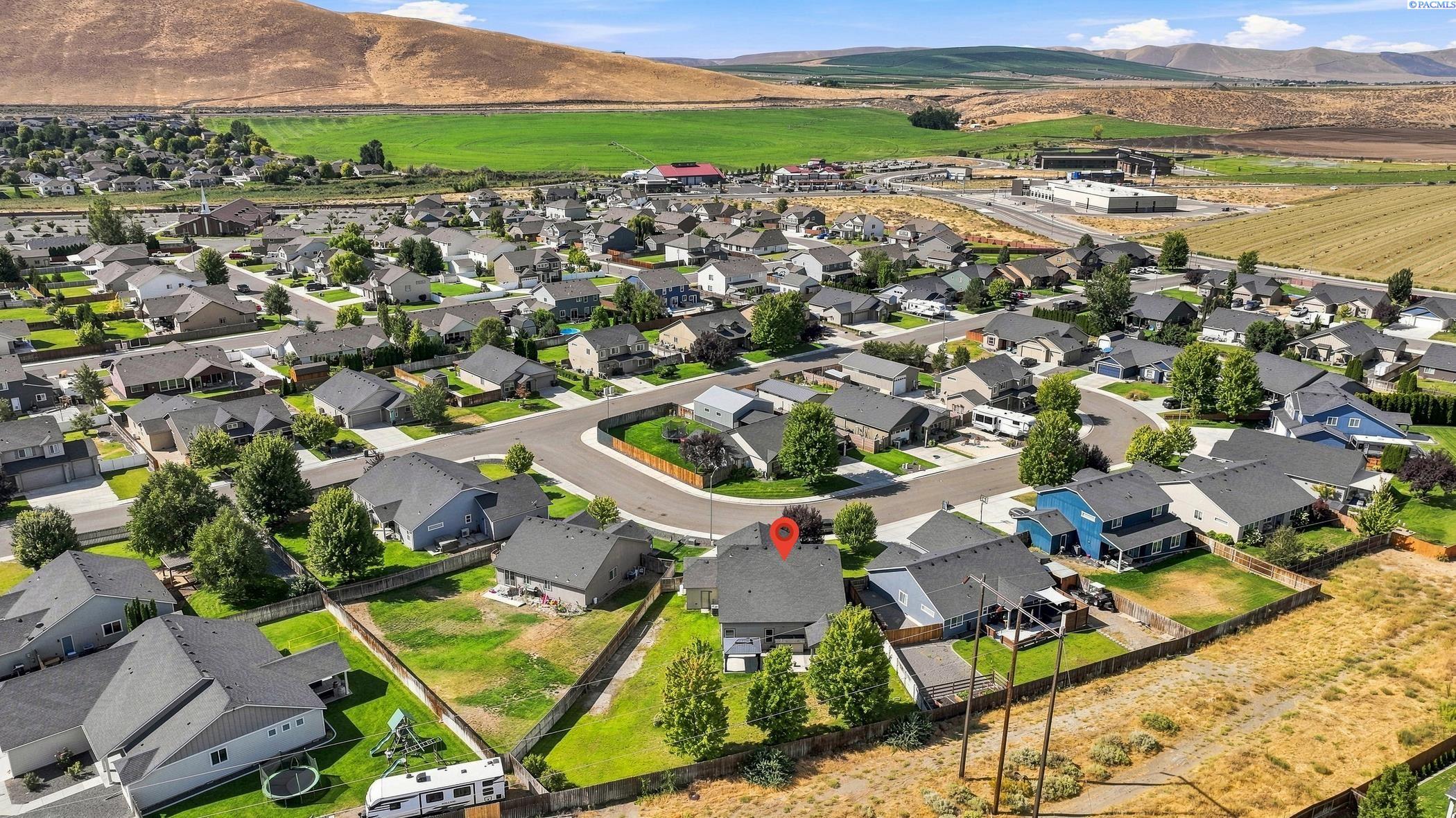 2744 Madrona, West Richland, WA 99353