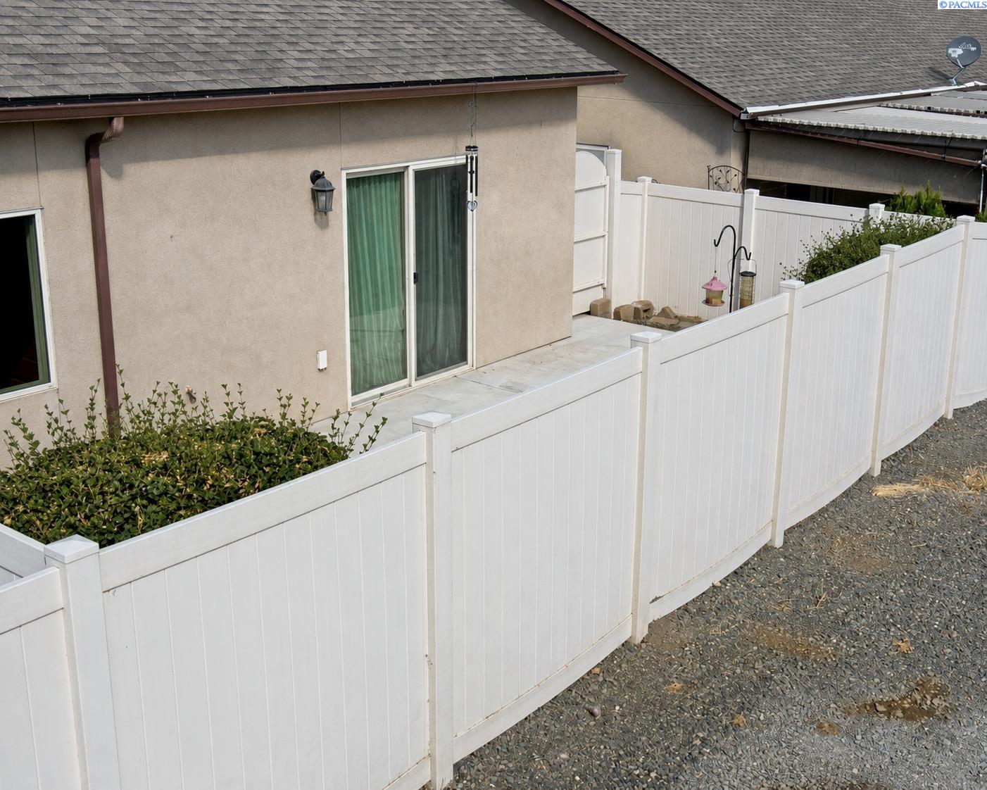 3067 S Dennis Pl, Kennewick, WA 99337-2819