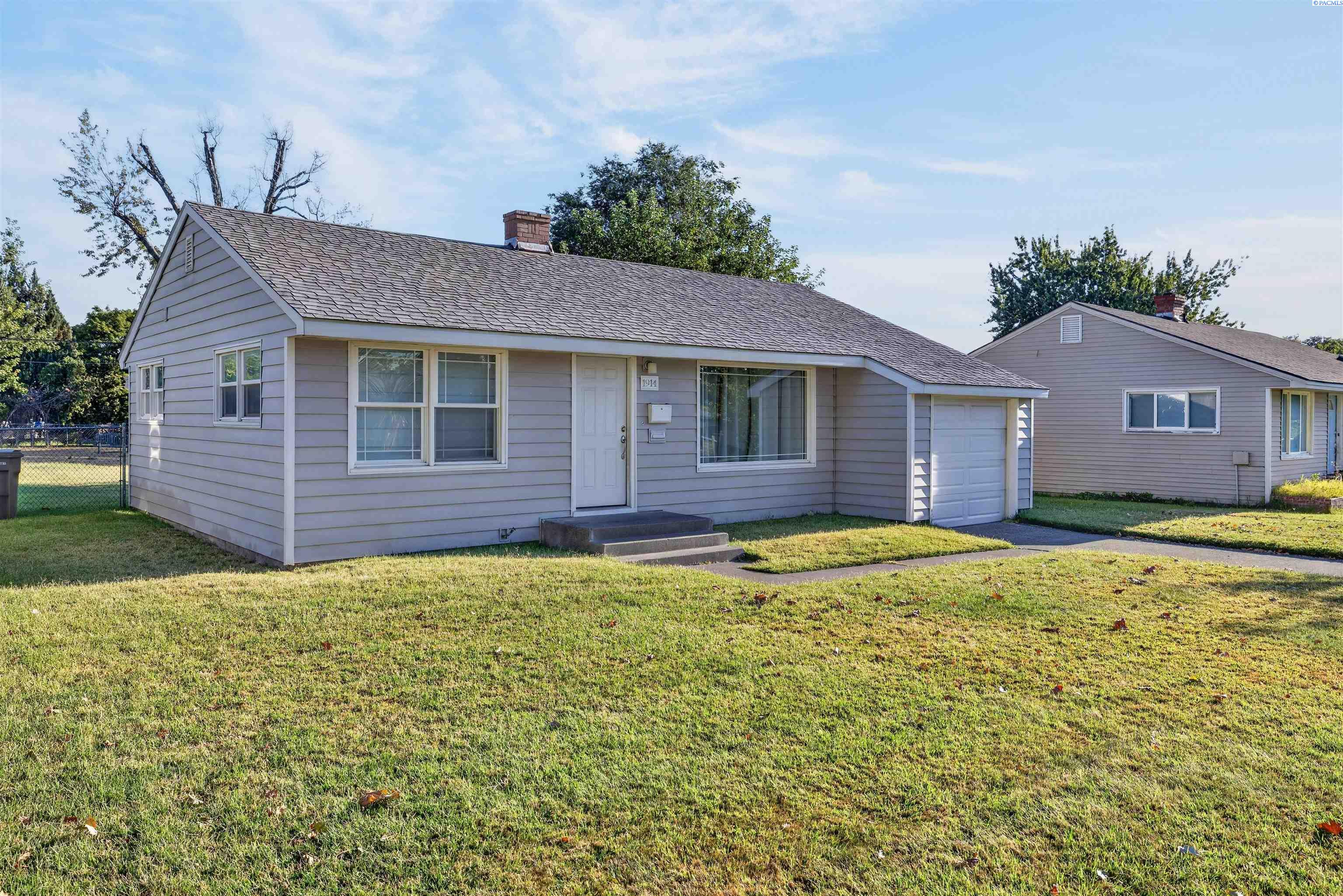 1914 W 3rd Ave, Kennewick, WA 99353
