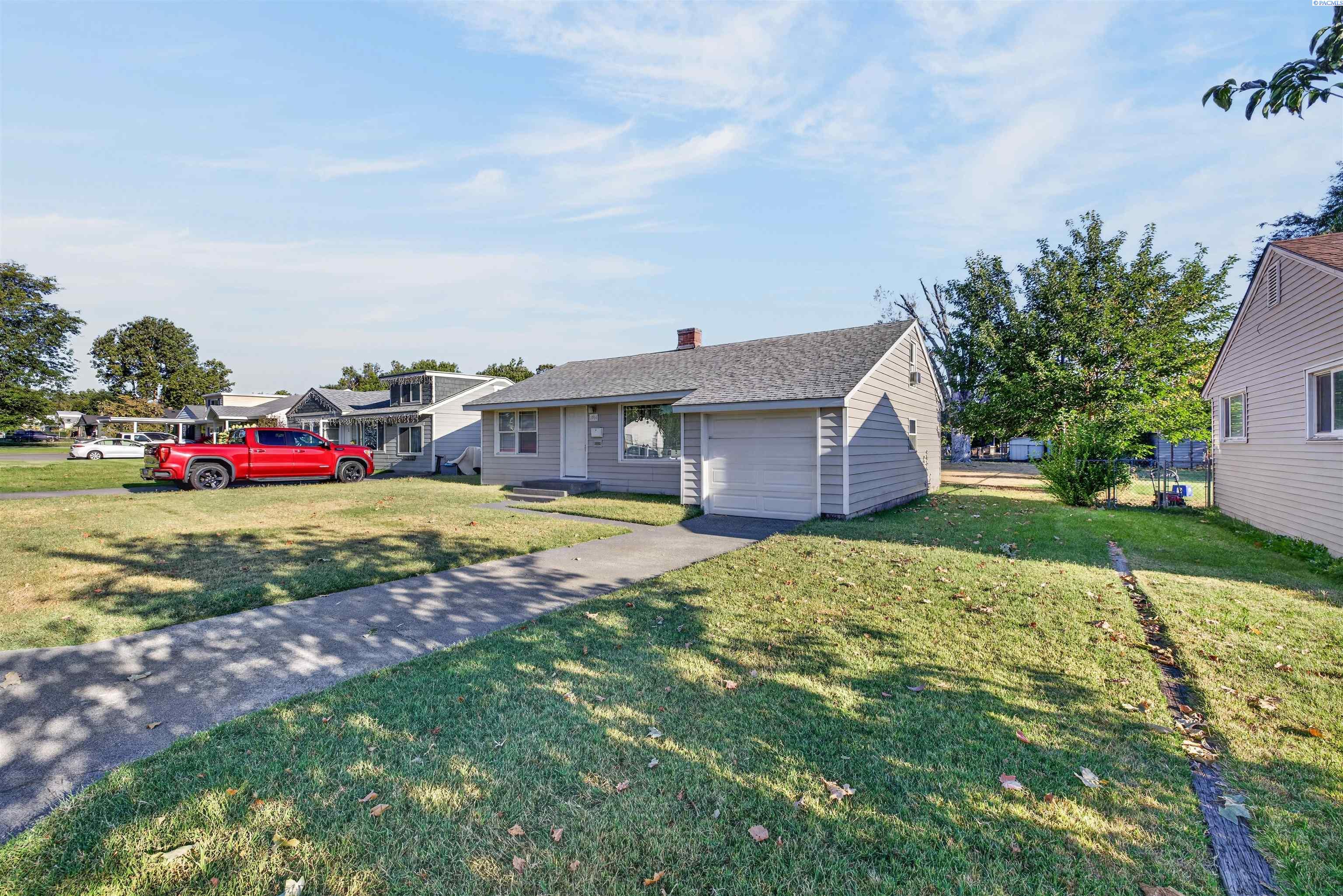 1914 W 3rd Ave, Kennewick, WA 99353