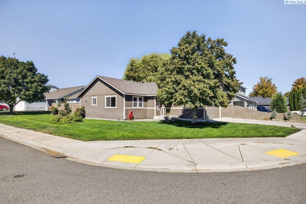 5804 Larrabee Ln, Pasco, WA 99301