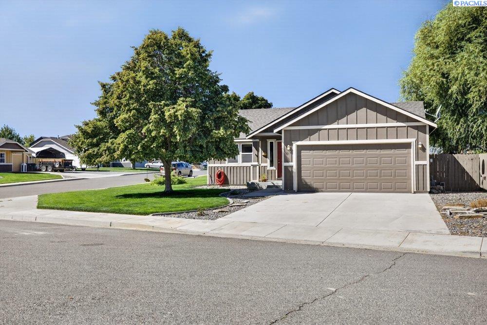5804 Larrabee Ln, Pasco, WA 99301