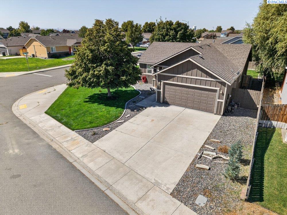 5804 Larrabee Ln, Pasco, WA 99301
