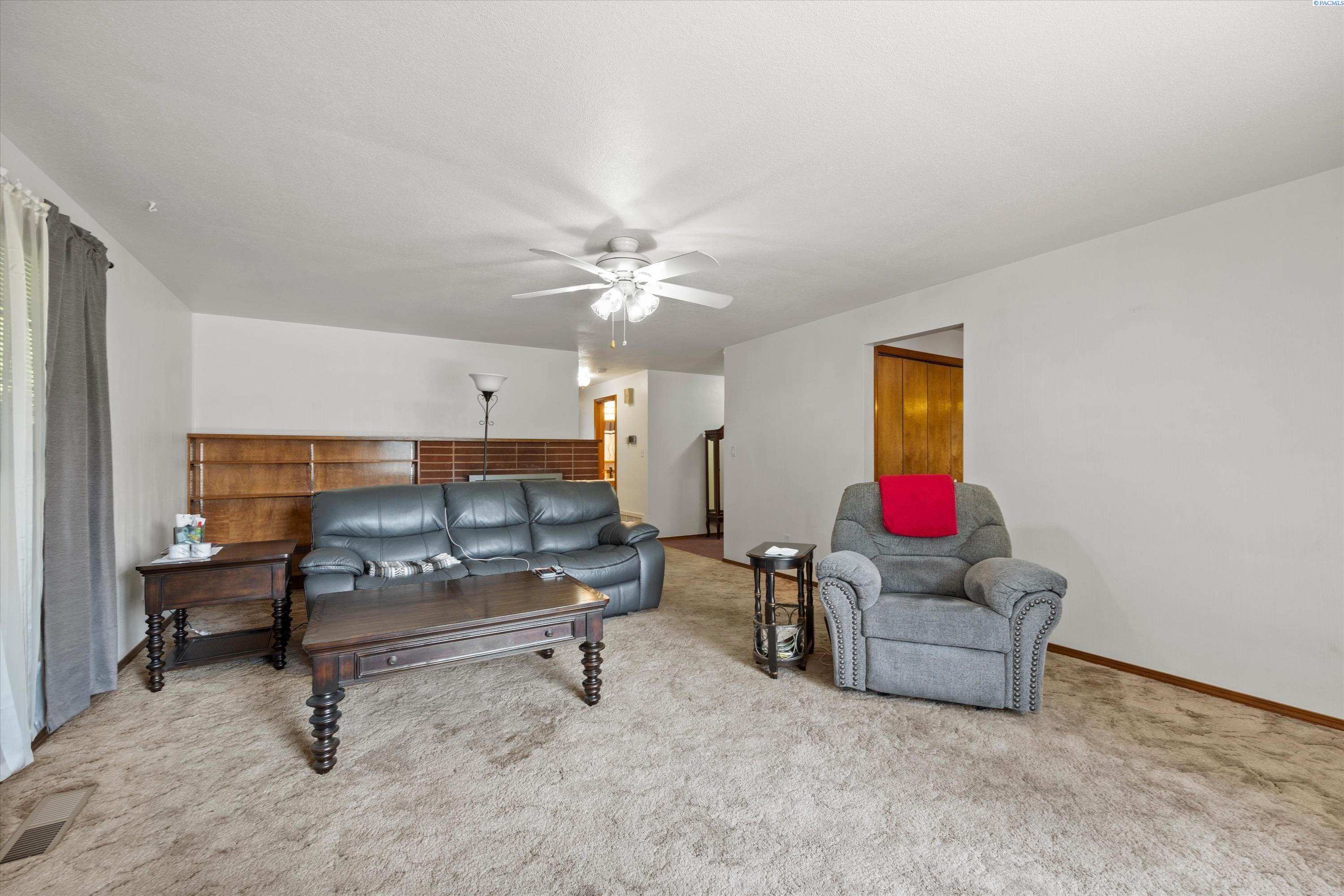 Photo 3 of Sale Pending at 417 W 20th Avenue, Kennewick, WA 99337 | MLS# 296119 | Listing updated on 2026-09-15