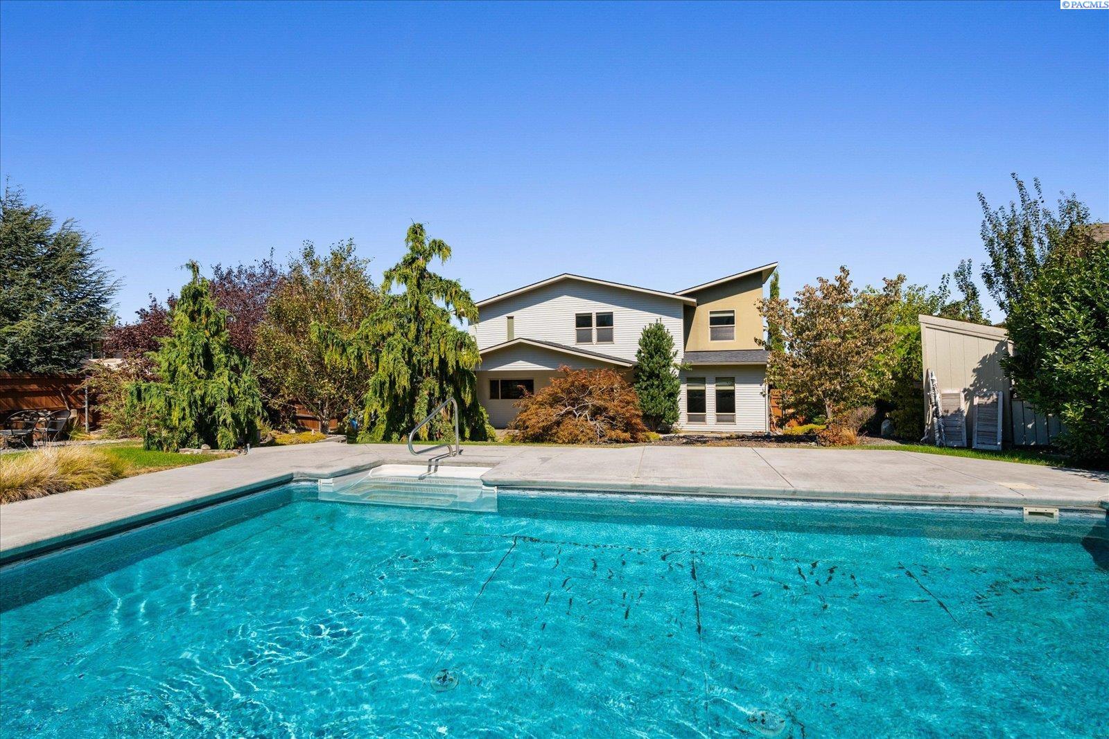 2207 W 50th Ave, Kennewick, WA 99337