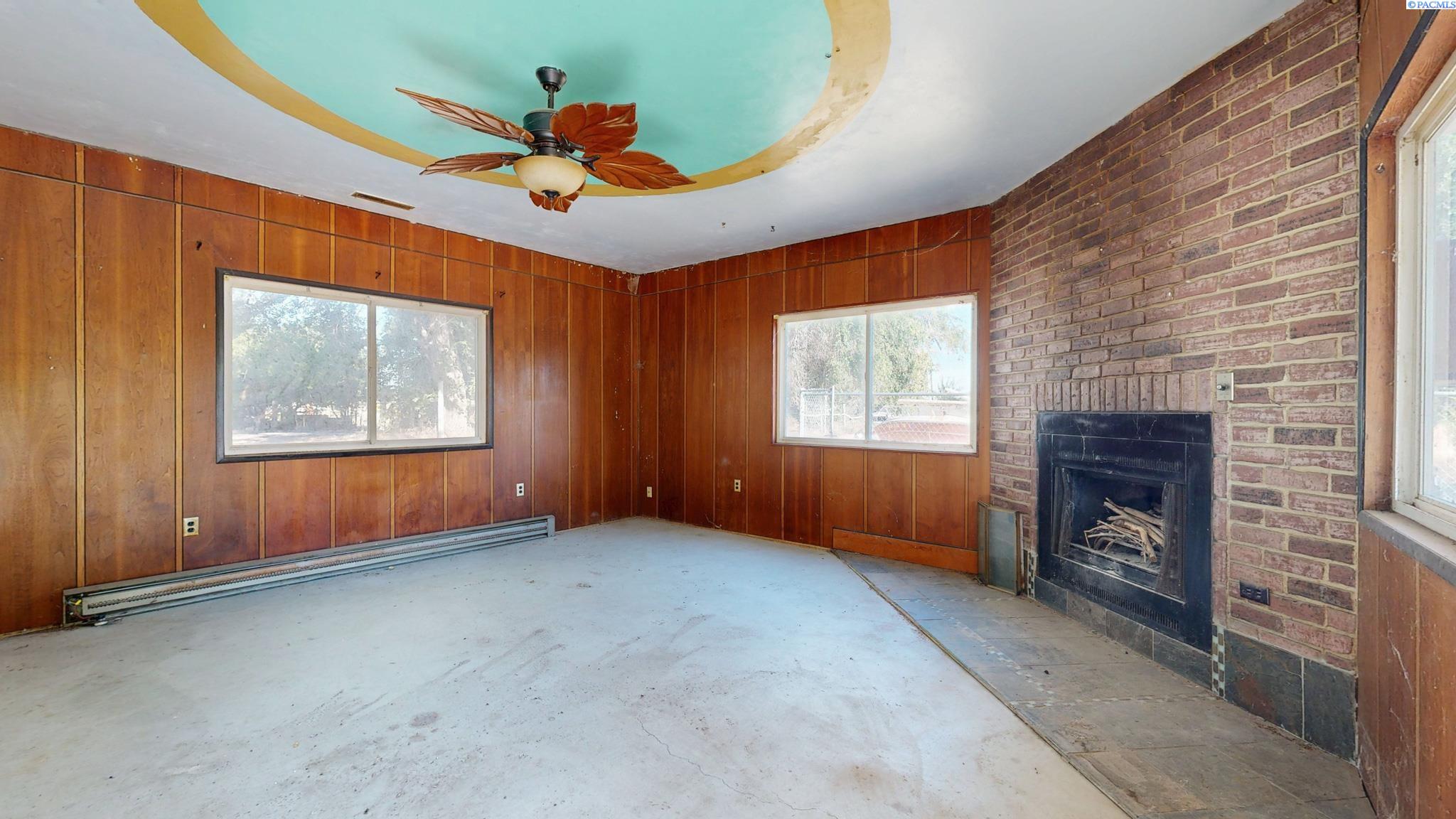 36005 S Gerards Rd, Kennewick, WA 99337